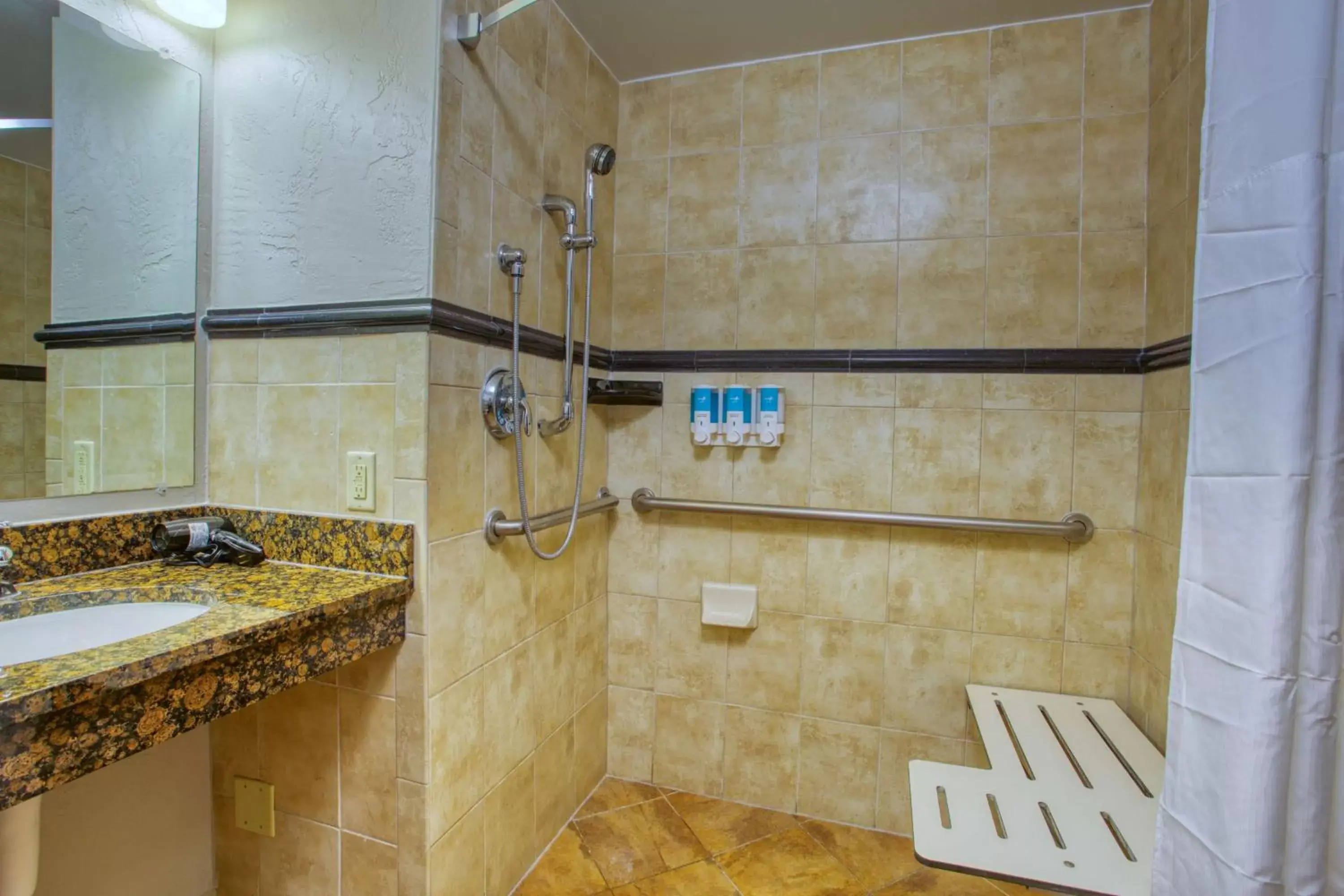 Photo of the whole room, Bathroom in Drury Inn & Suites San Antonio Near La Cantera