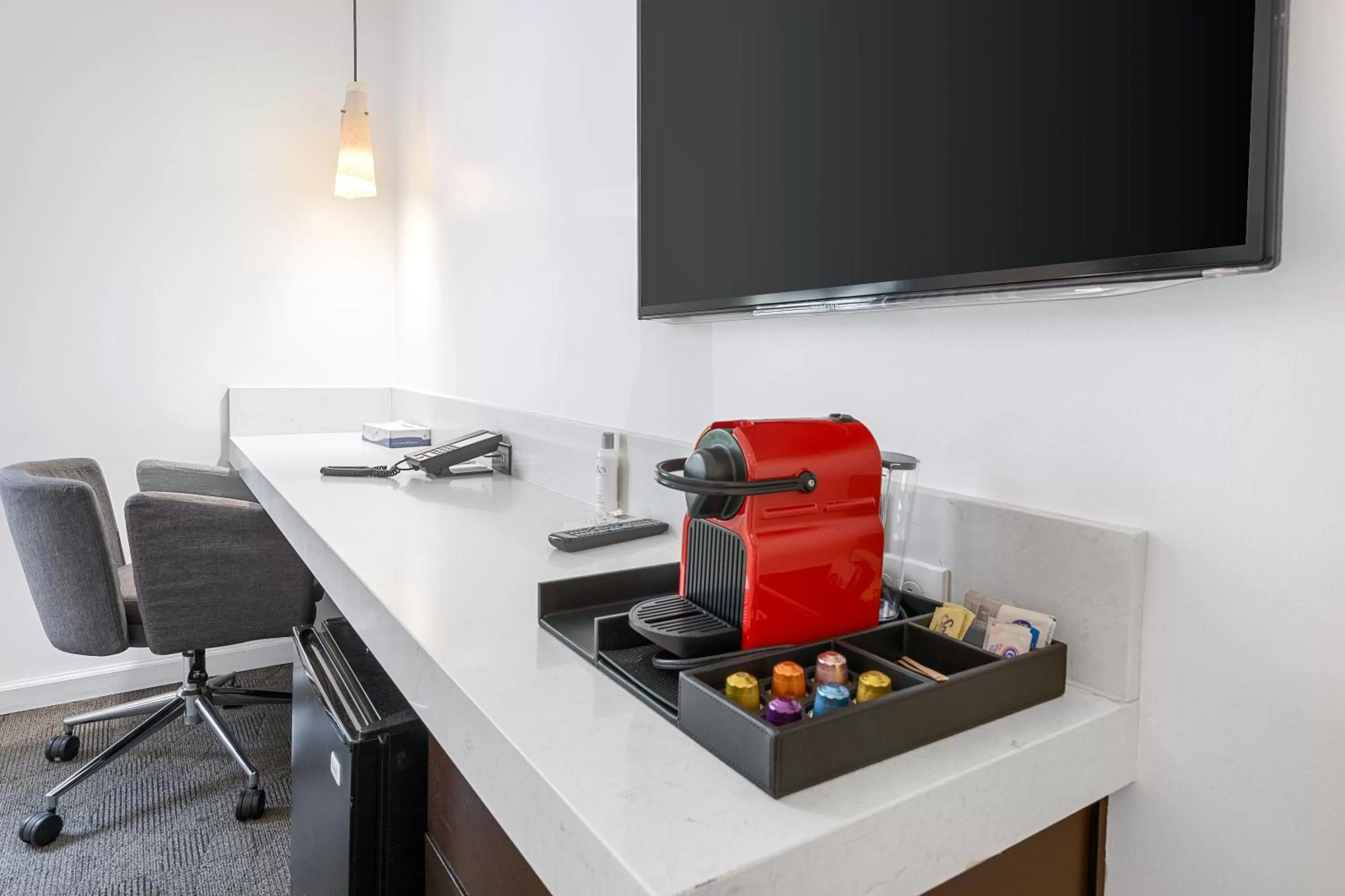 Coffee/tea facilities in The O Hotel, Trademark Collection by Wyndham