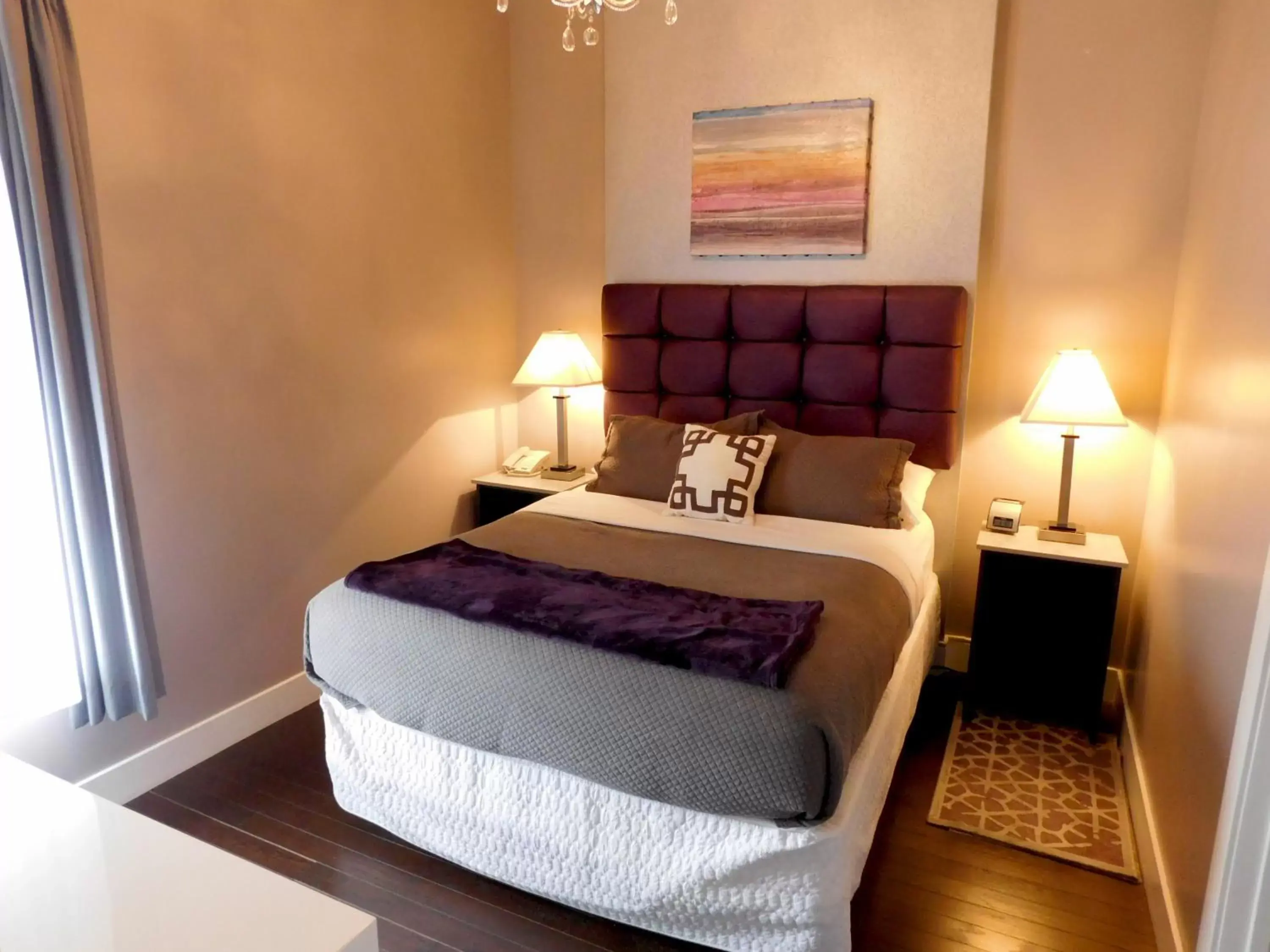 Bed in The Historic Gould Hotel Seneca Falls, an Ascend Collection Hotel Bed in The Historic Gould Hotel Seneca Falls, an Ascend Collection Hotel