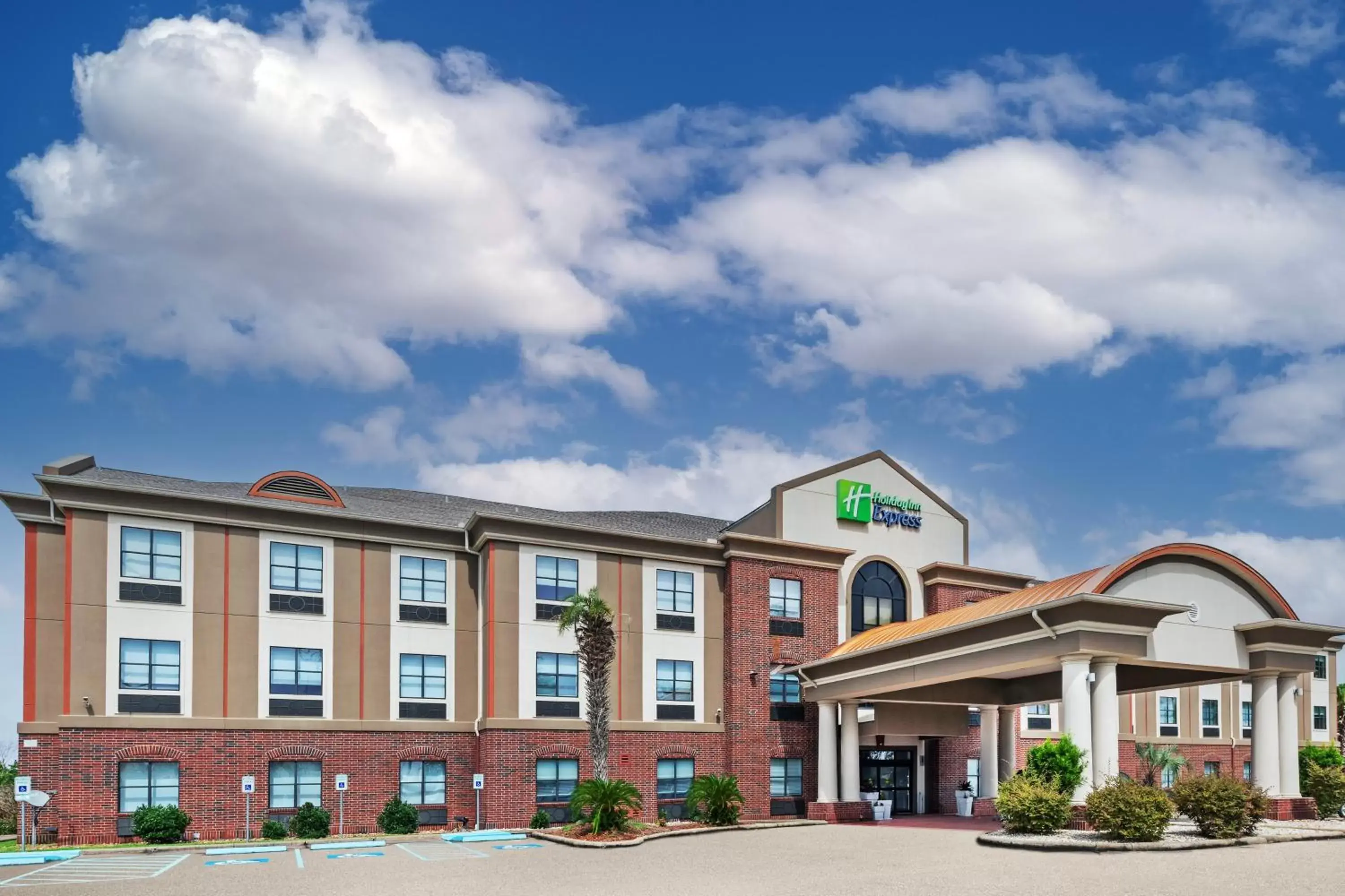 Property Building in Holiday Inn Express Hotel & Suites Vidor South, an IHG Hotel