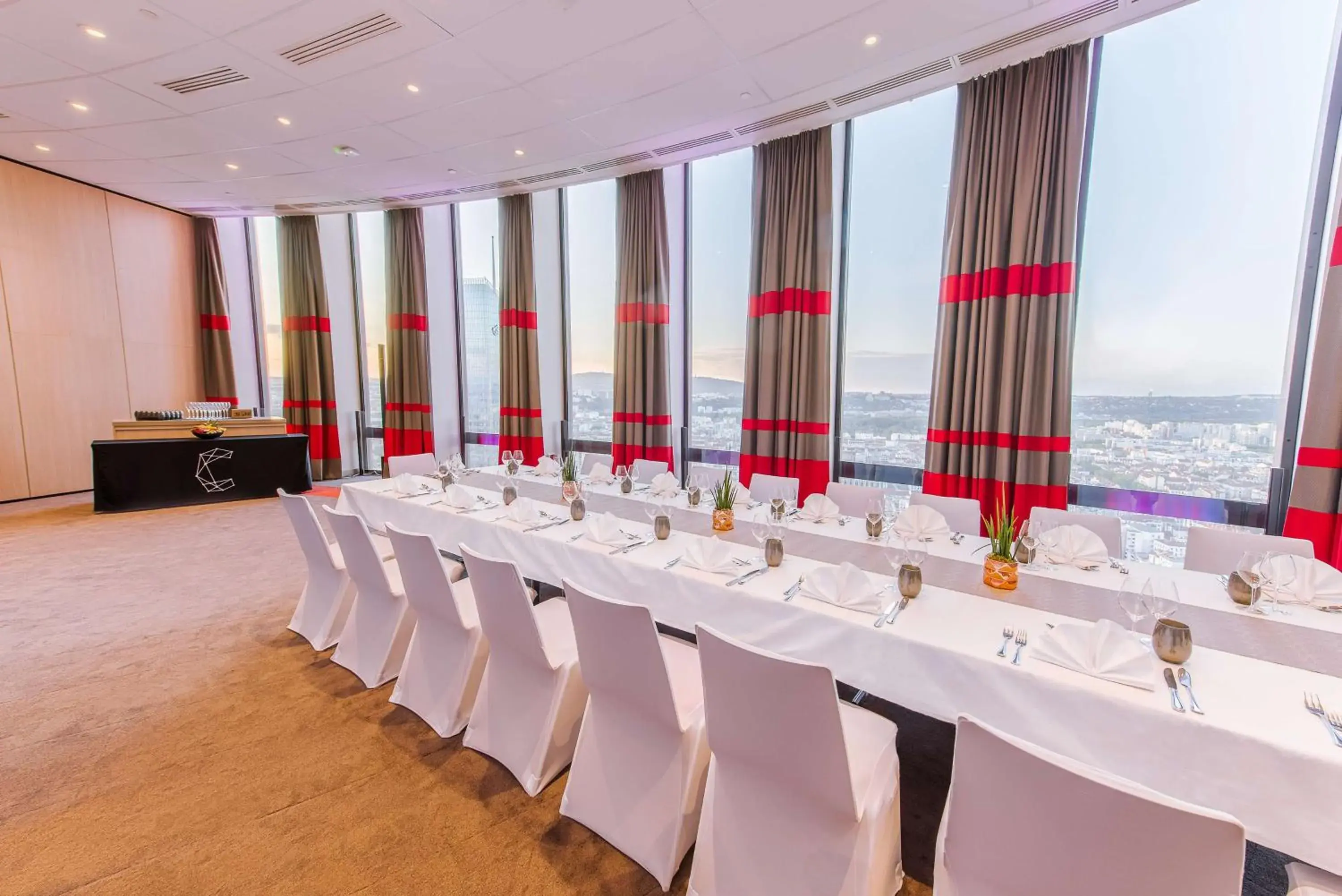Meeting/conference room, Banquet Facilities in Radisson Blu Hotel, Lyon