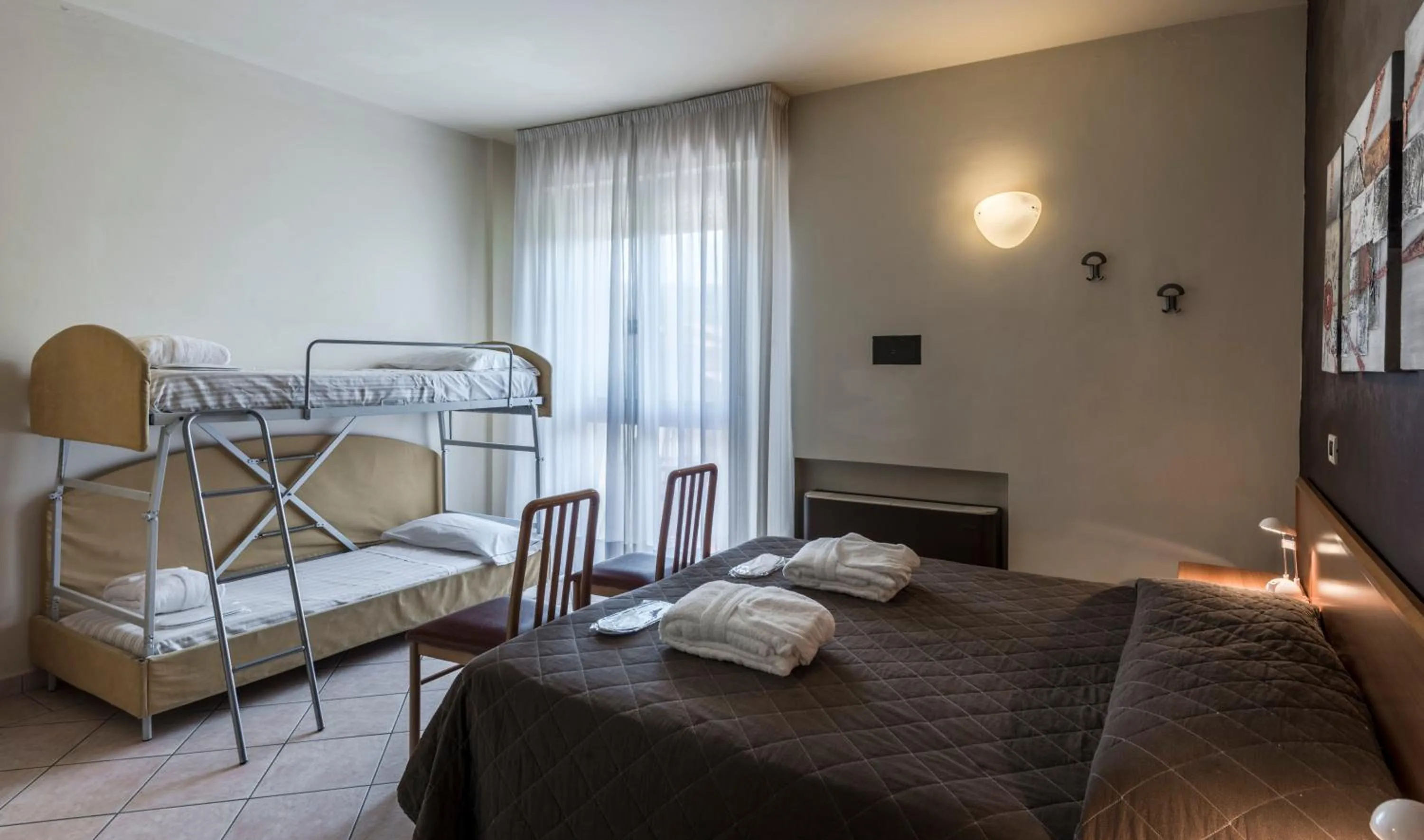 bunk bed, Bed in Hotel Montebello