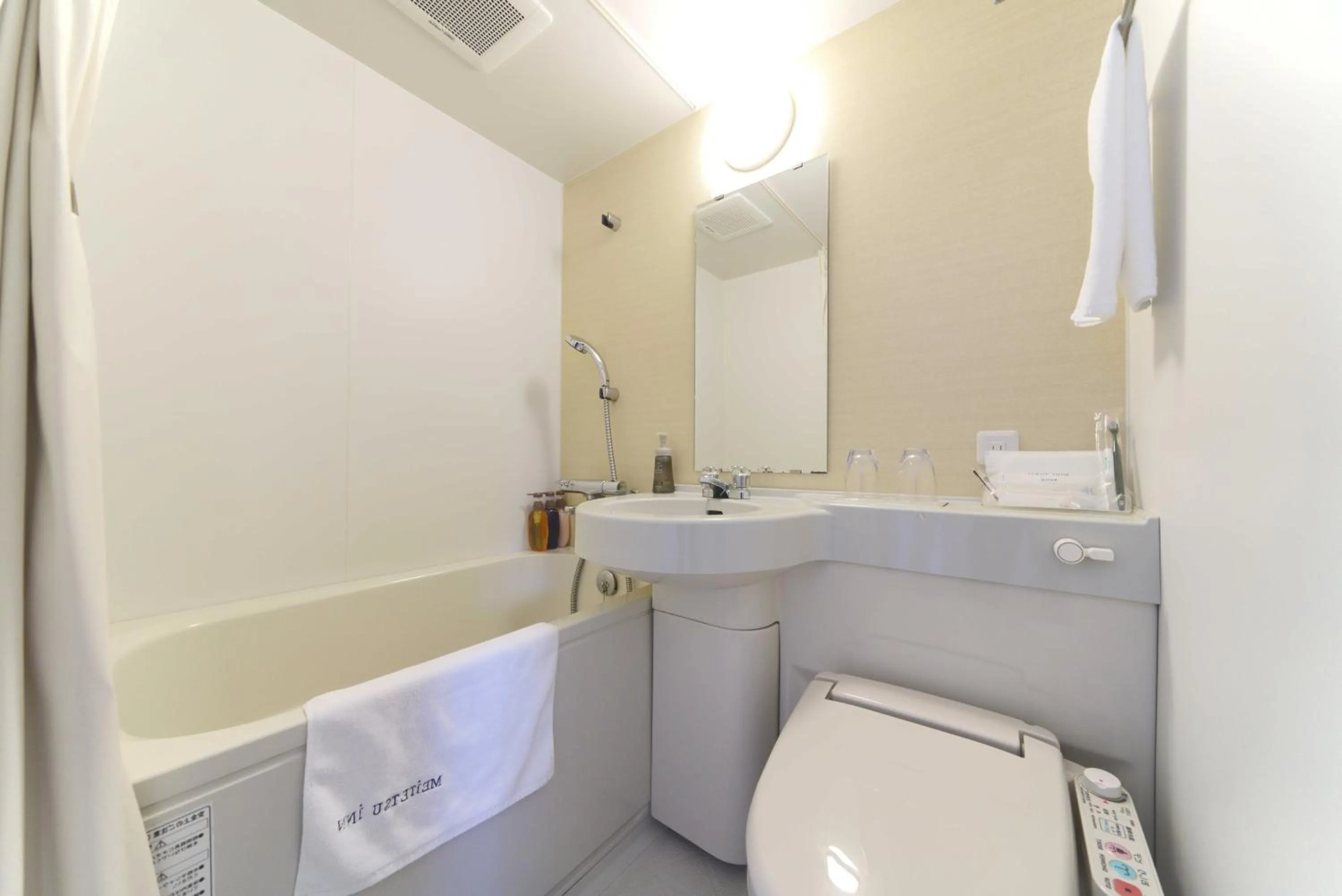 Photo of the whole room in Meitetsu Inn Hamamatsucho