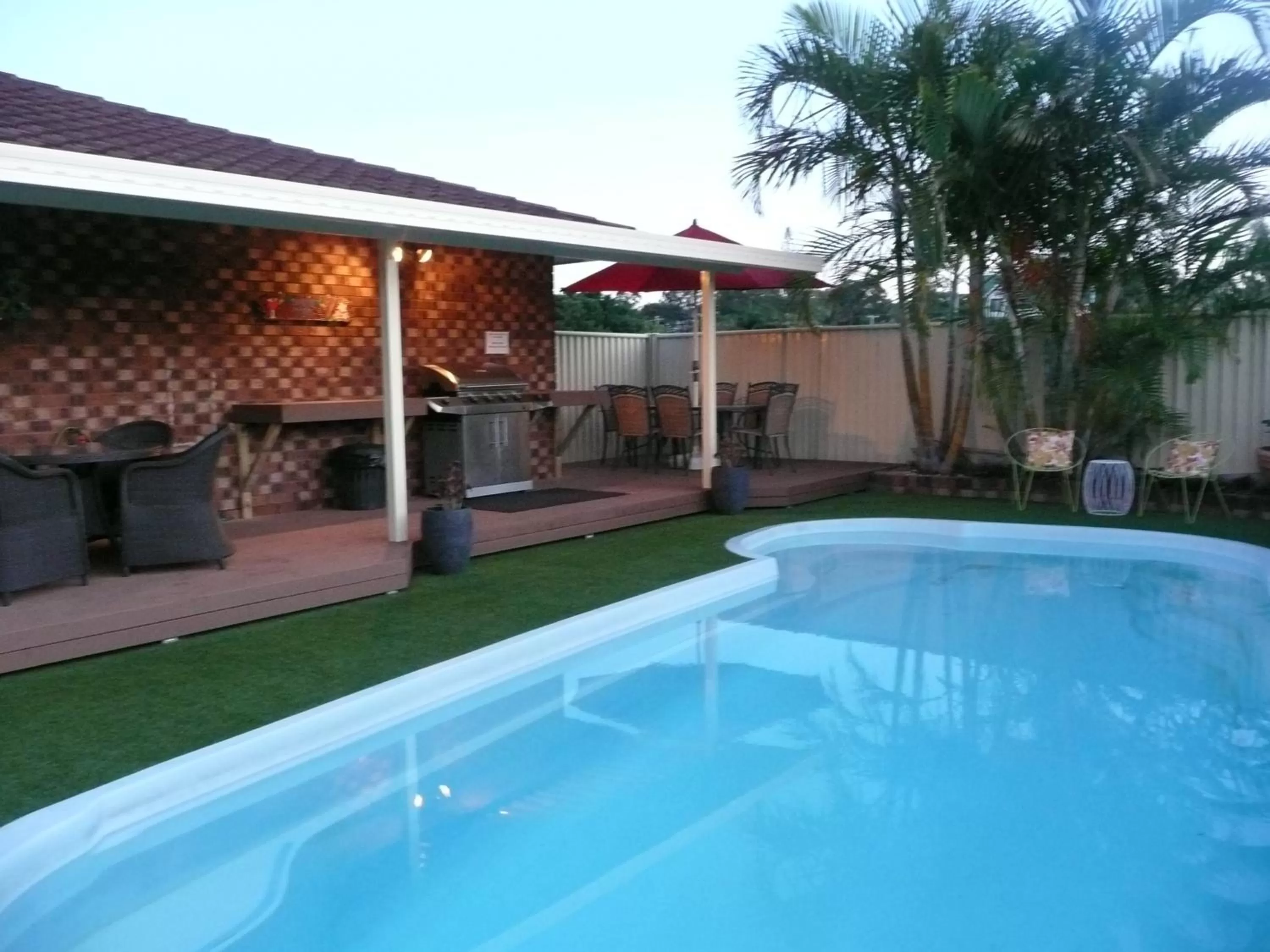 Swimming pool in Rosebourne Gardens Motel