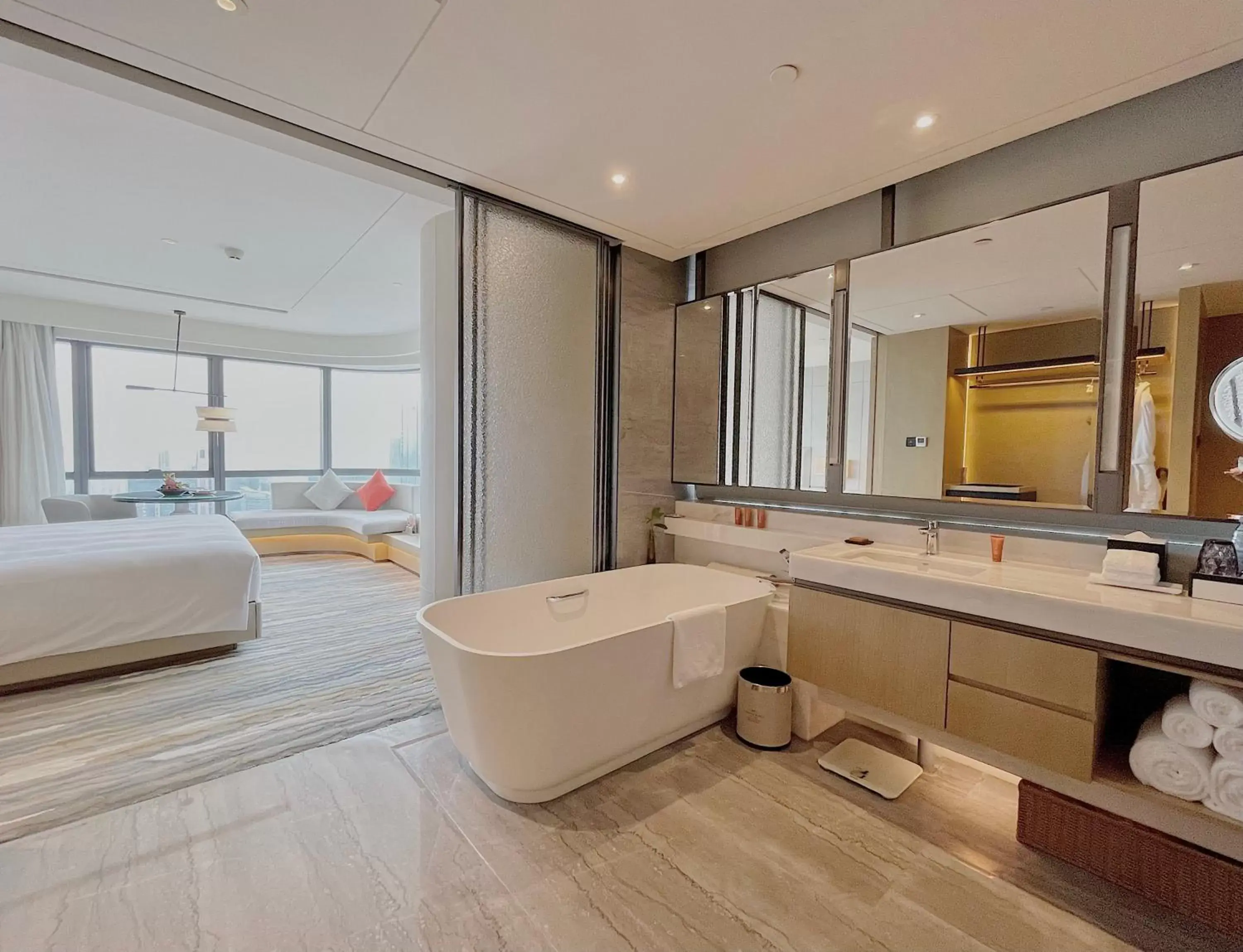 Photo of the whole room, Bathroom in Crowne Plaza Shenzhen Nanshan, an IHG Hotel