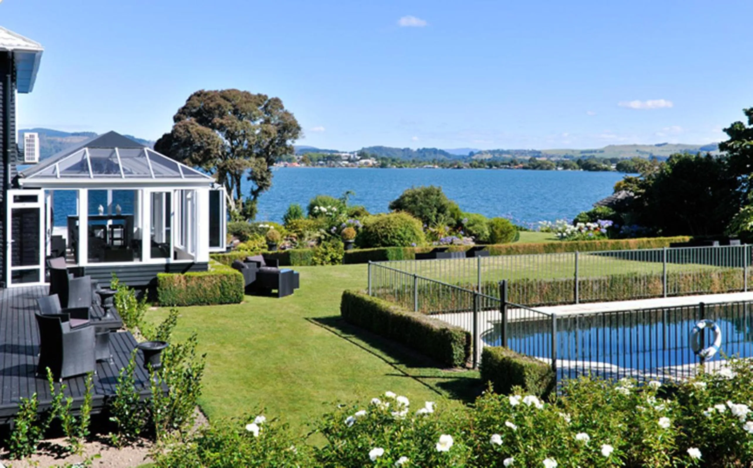 Patio in Black Swan Lakeside Boutique Hotel