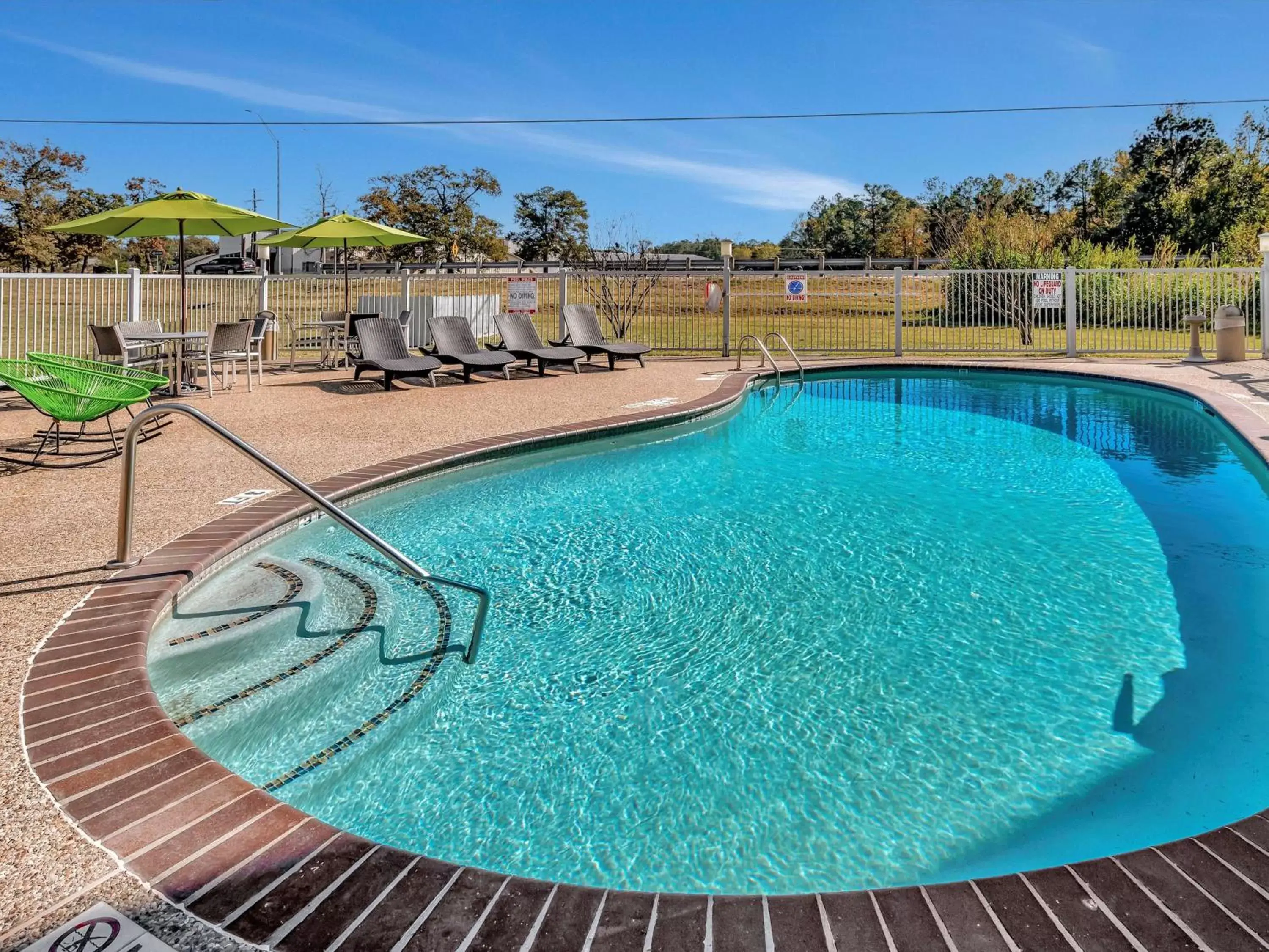 Pool view in Hampton Inn and Suites Lufkin Pool view in Hampton Inn and Suites Lufkin