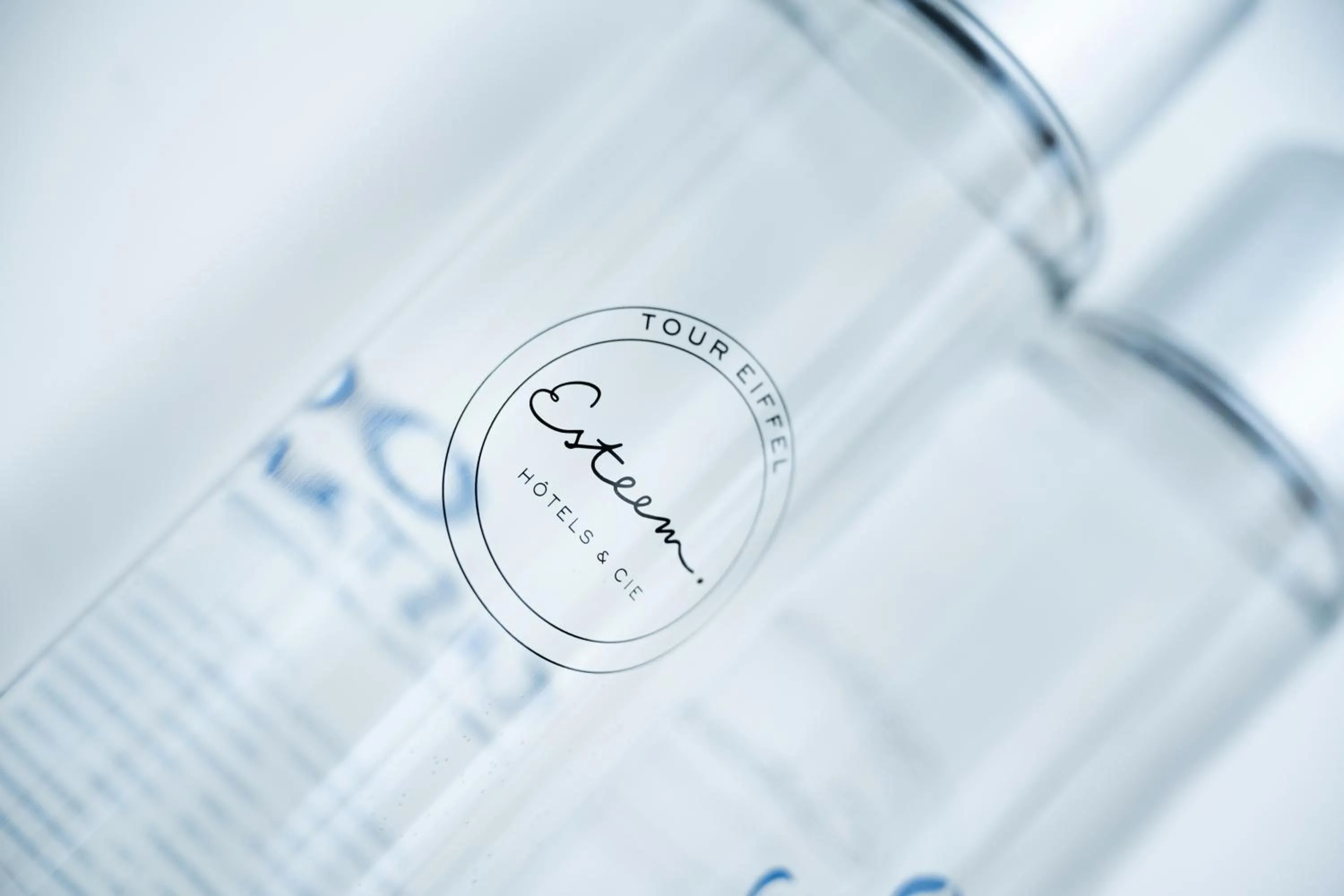 Coffee/tea facilities in Esteem Tour Eiffel