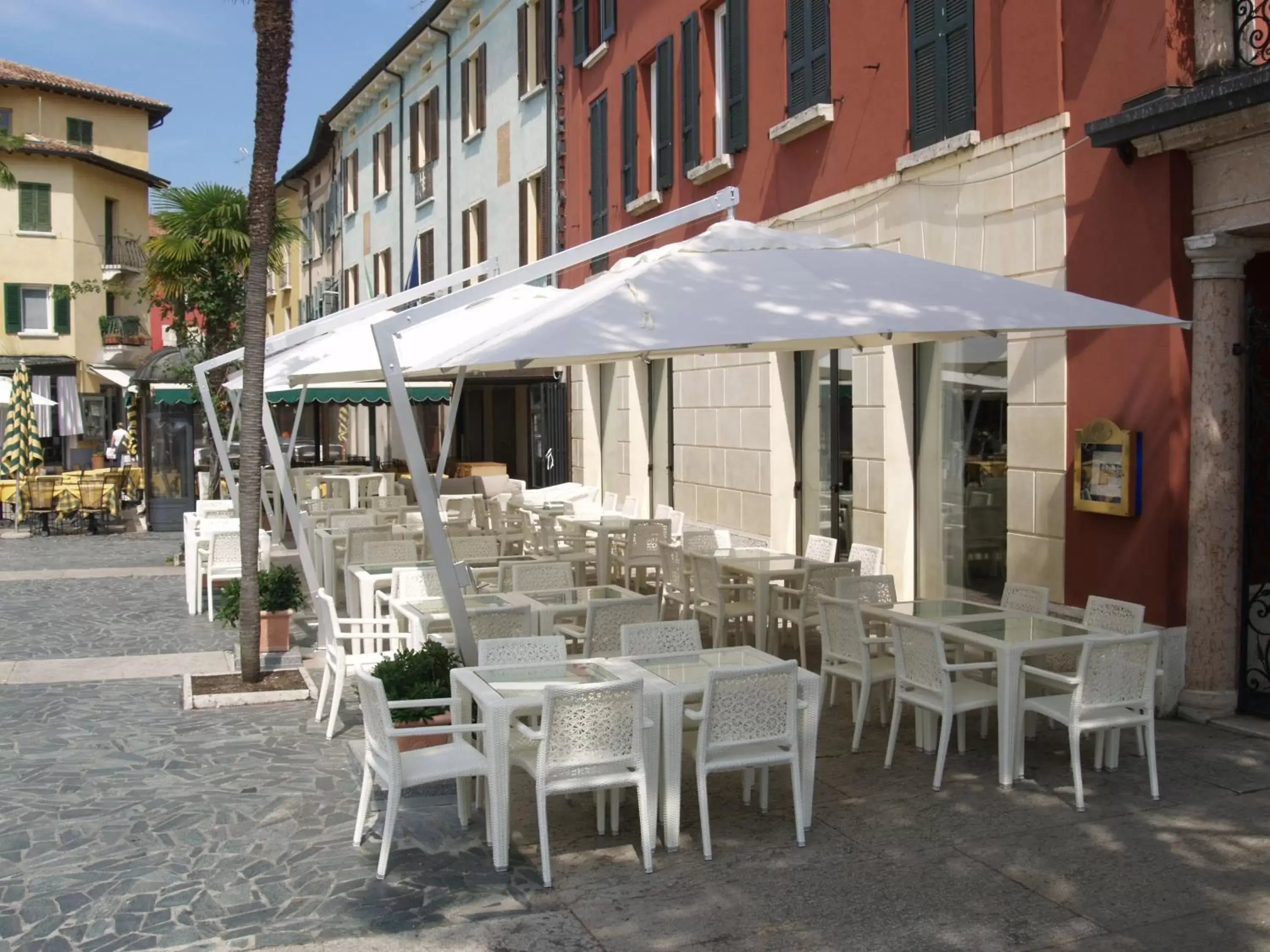 Restaurant/Places to Eat in Hotel Sirmione