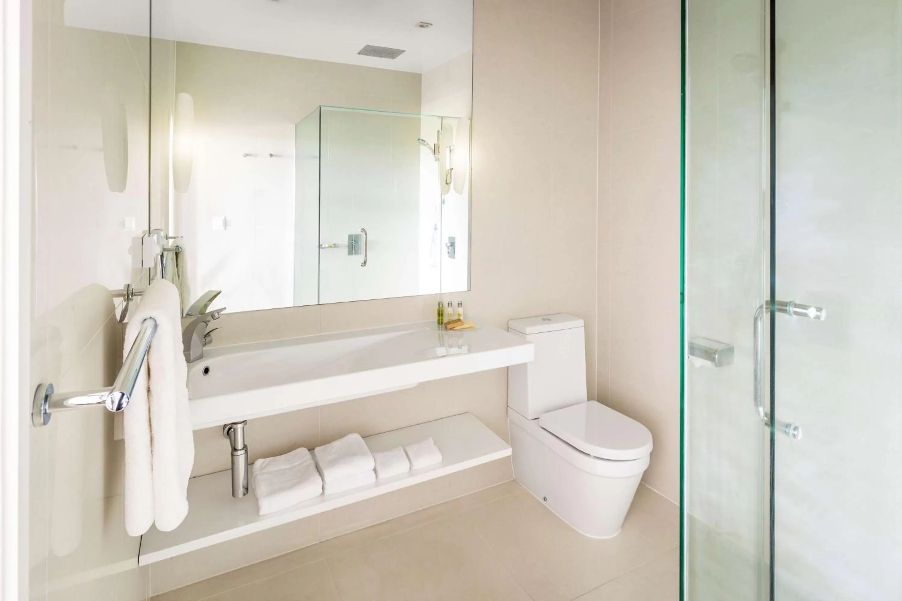 Shower in Hilton Lake Taupo