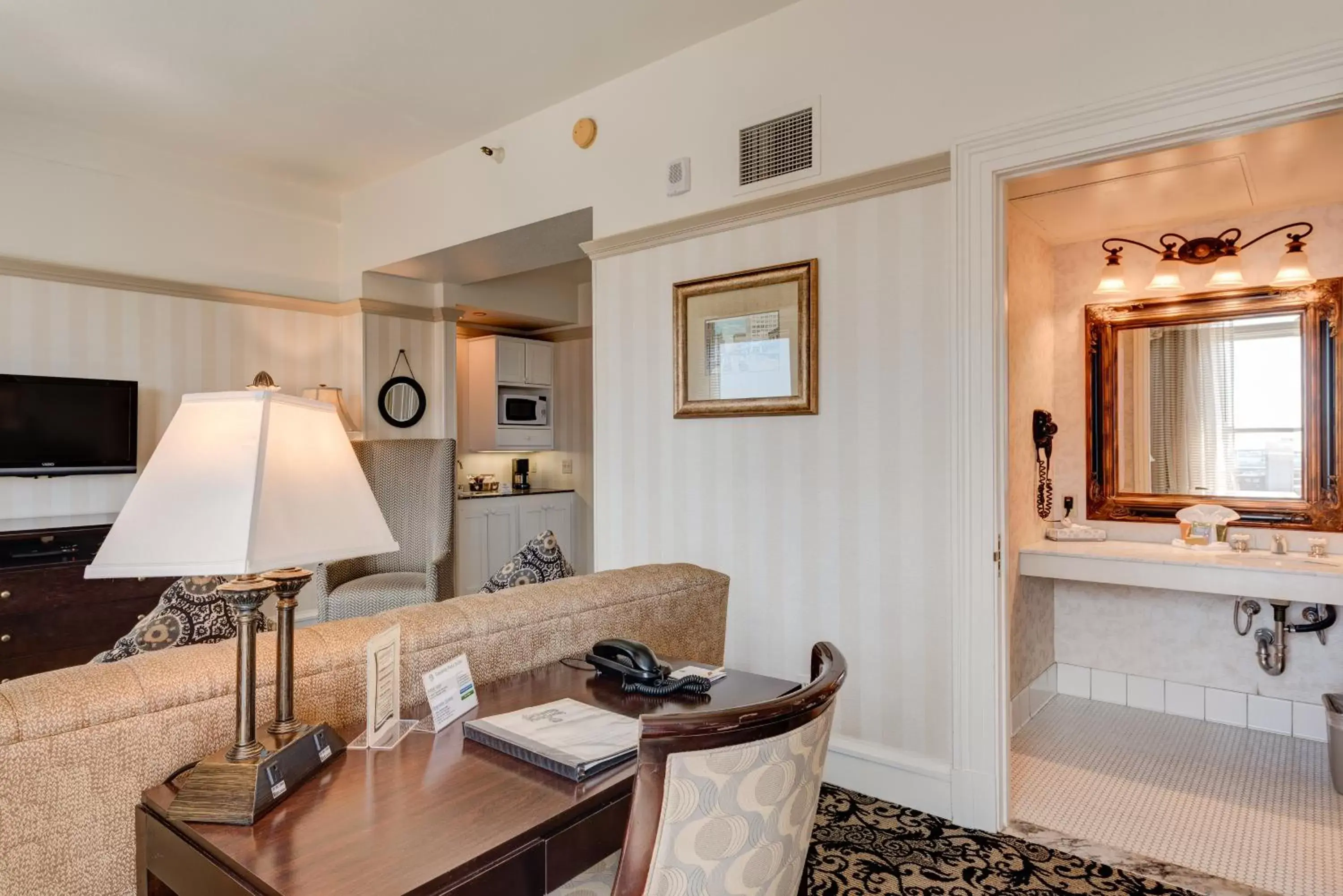 Seating Area in Gaslamp Plaza Suites