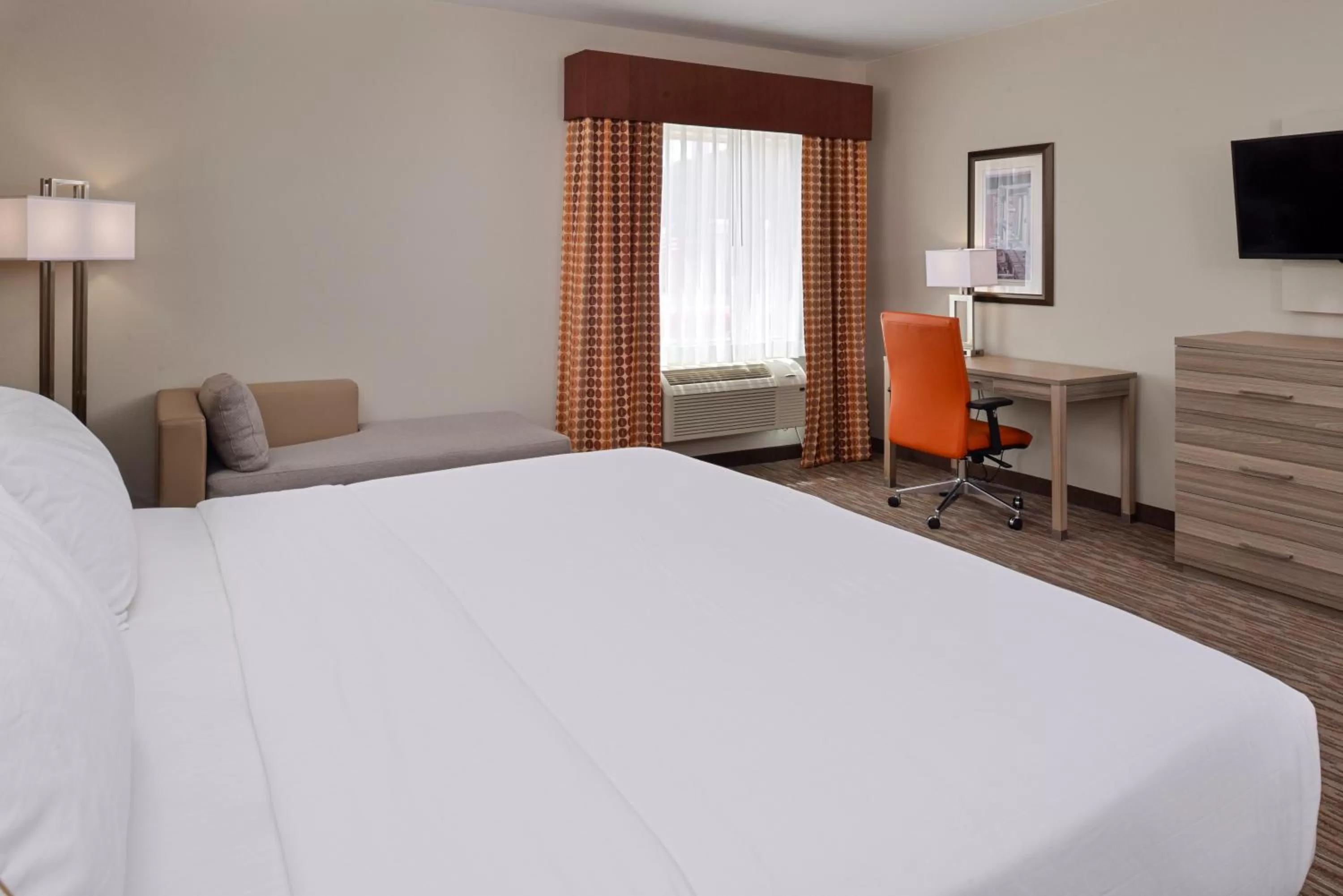 Photo of the whole room, Bed in Holiday Inn Express & Suites Williams by IHG