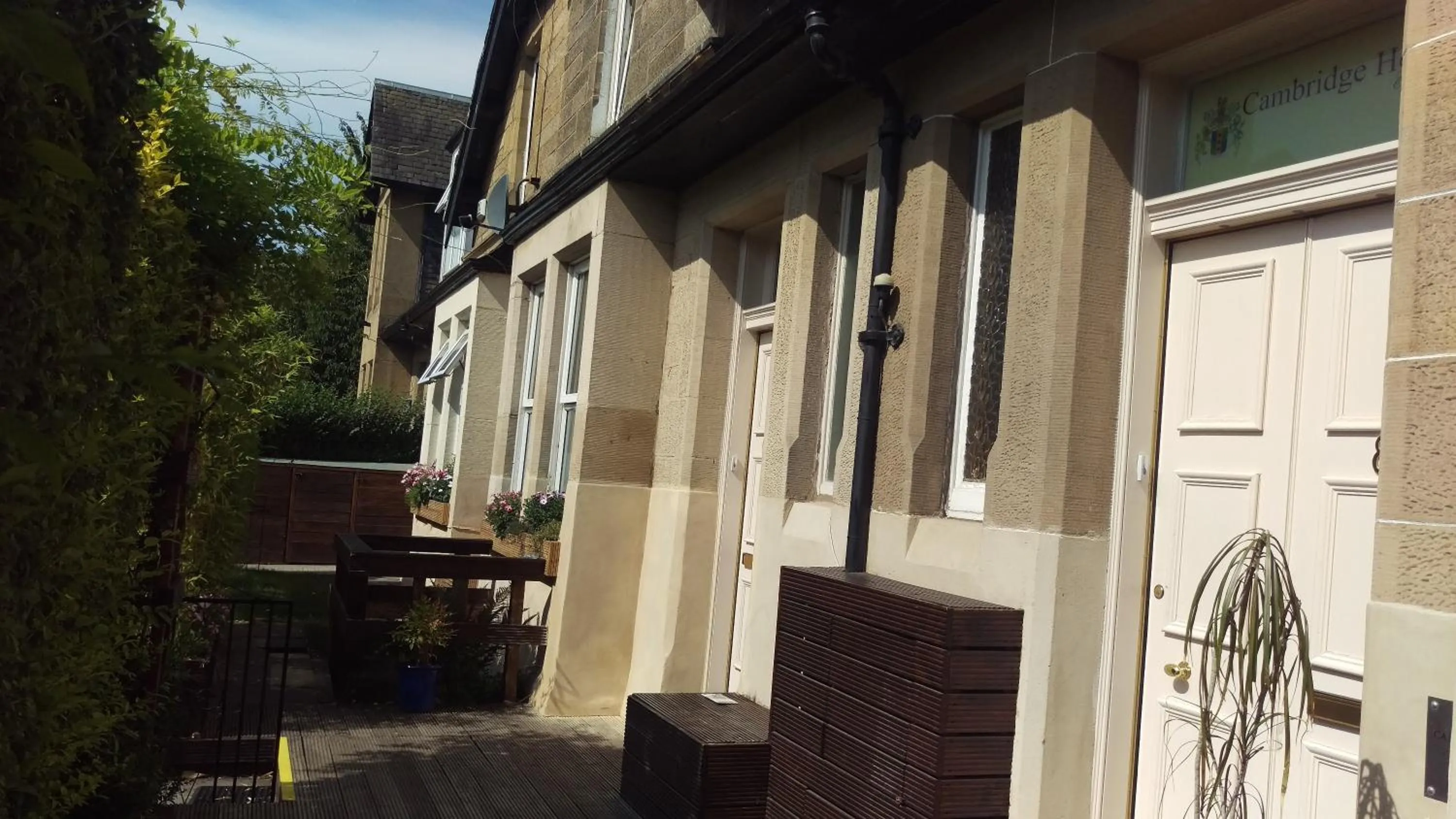 Facade/entrance in Leith House