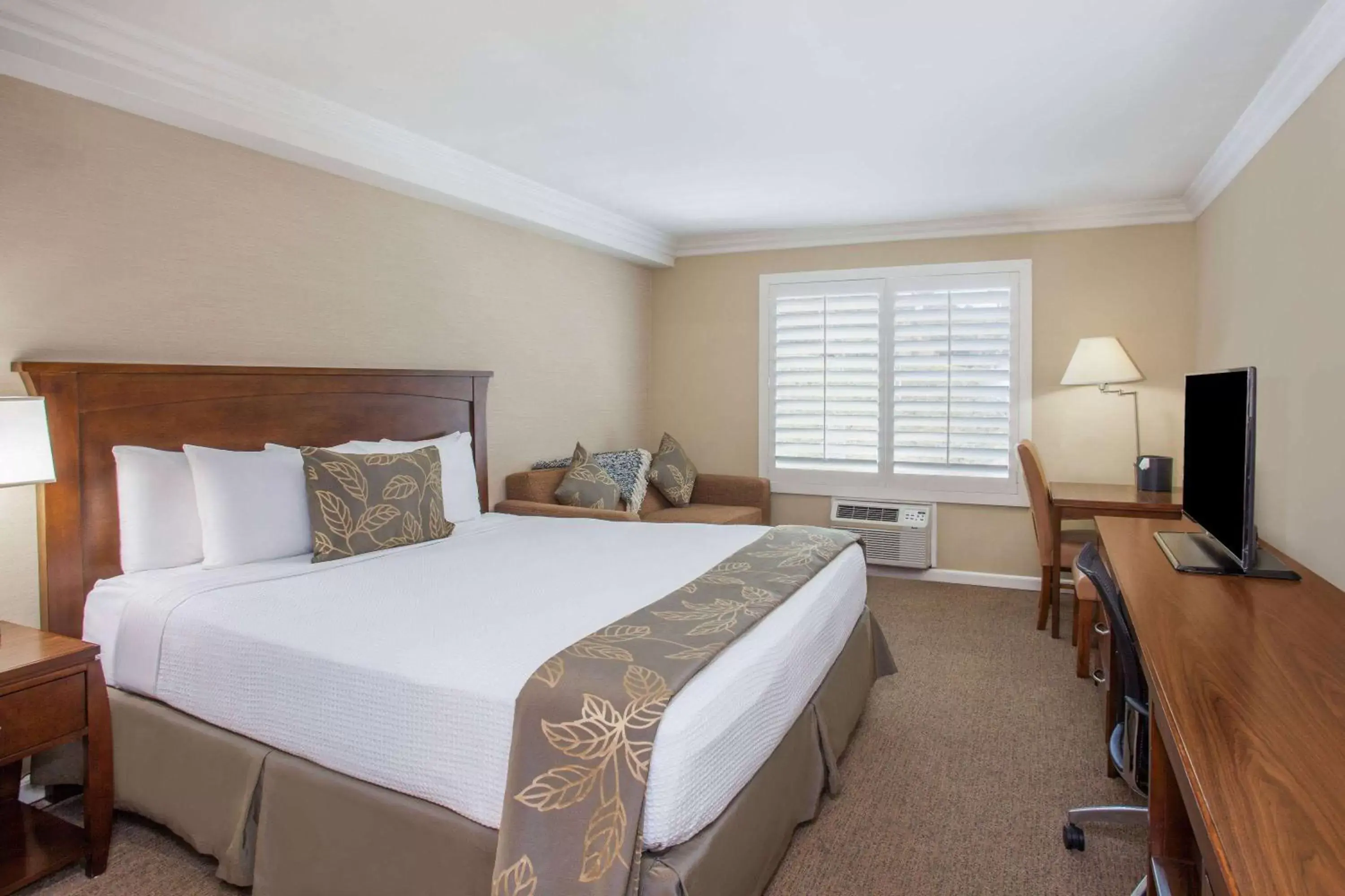 Bed in Days Inn by Wyndham San Diego Hotel Circle