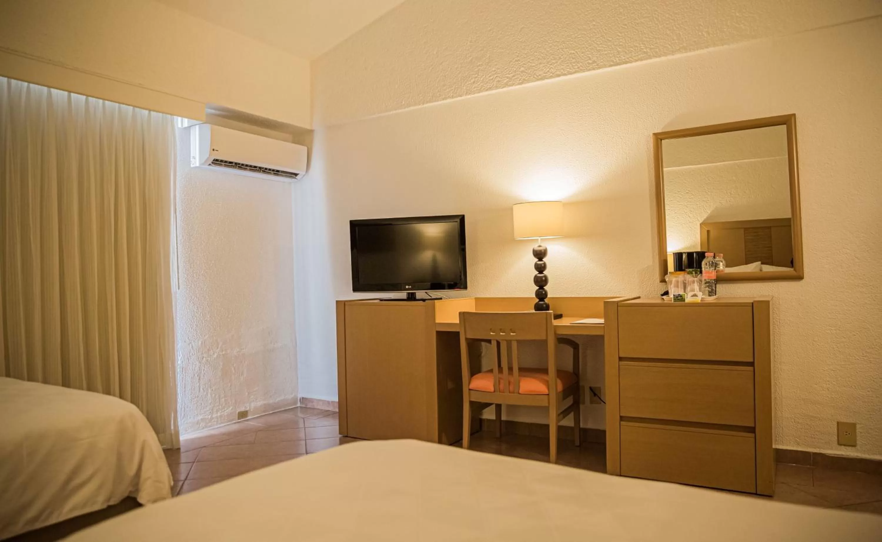 Photo of the whole room, TV/Entertainment Center in Holiday Inn Resort Acapulco, an IHG Hotel