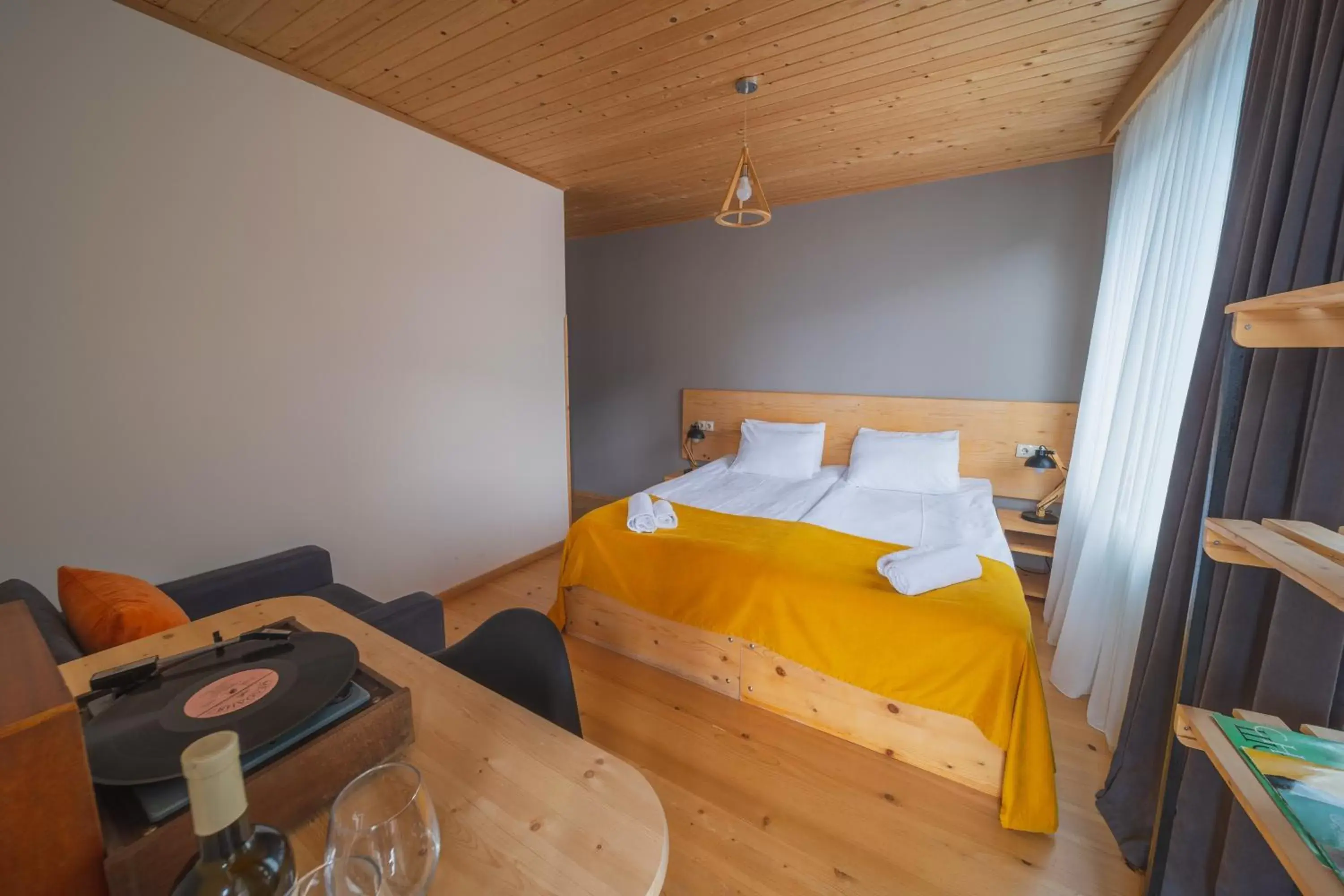 Double or Twin Room with Balcony in Hotel Old House Mestia Double or Twin Room with Balcony in Hotel Old House Mestia