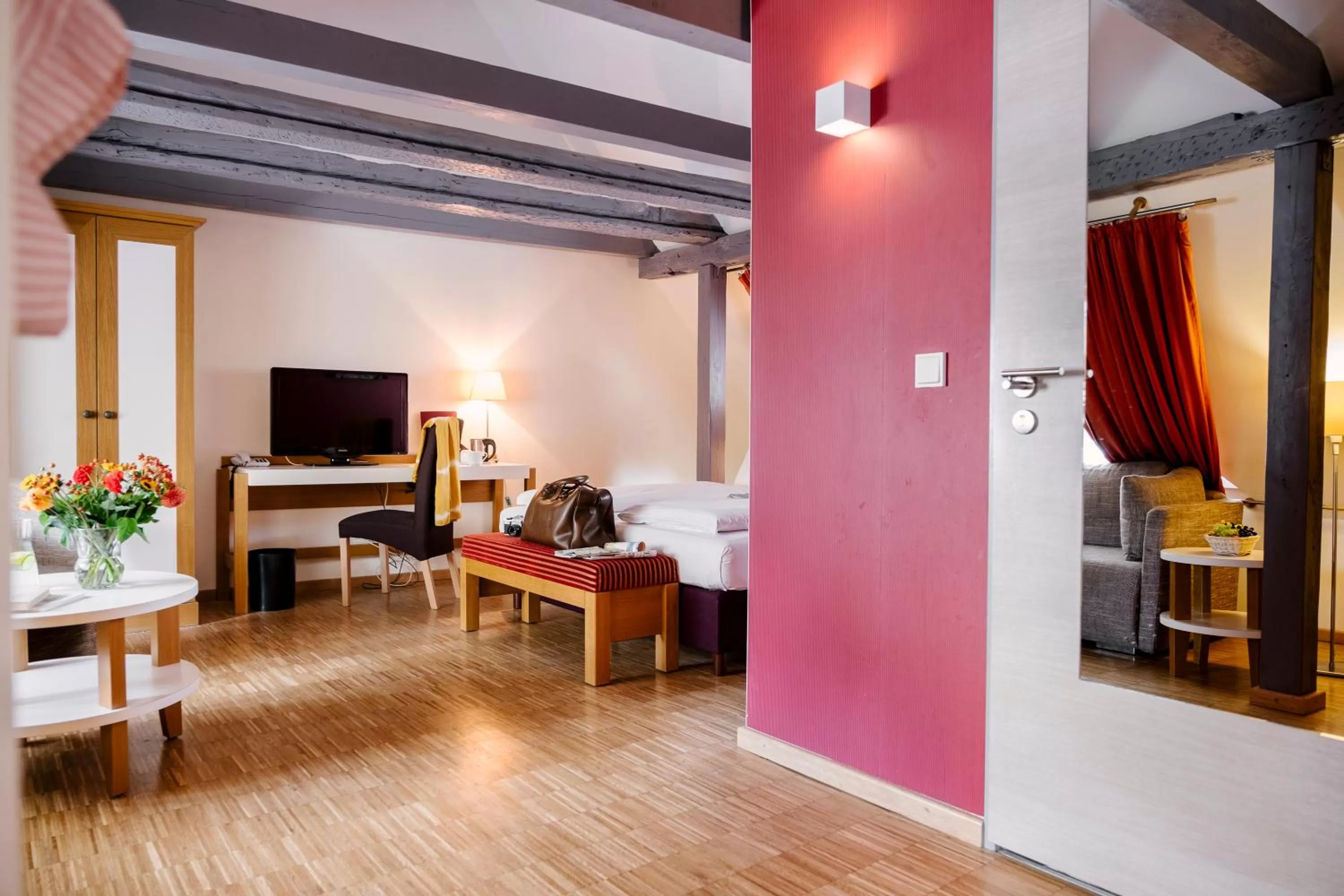 Living room, Bed in Hotel am Jungfernstieg