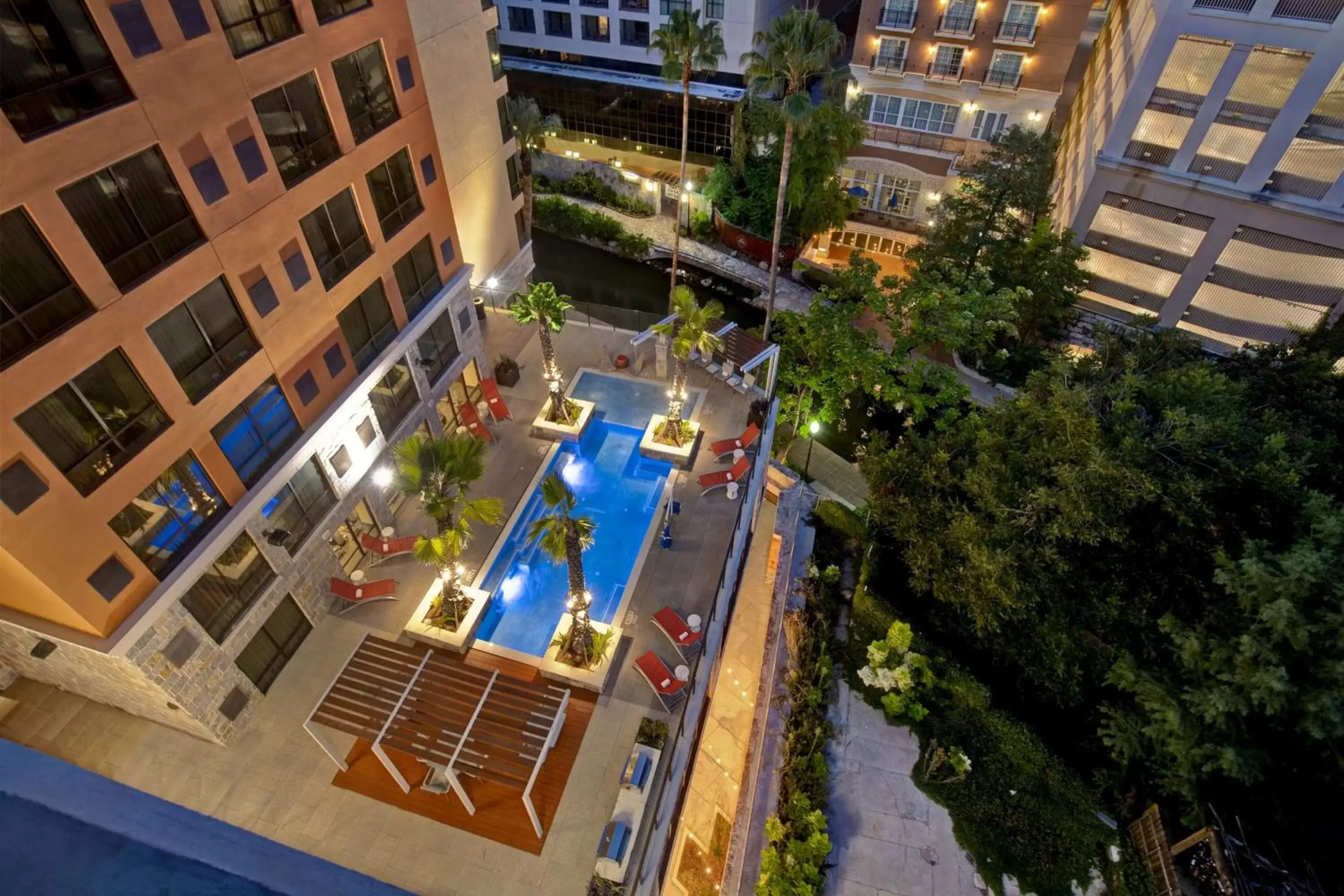 Property building, Pool View in Hampton Inn & Suites San Antonio Riverwalk