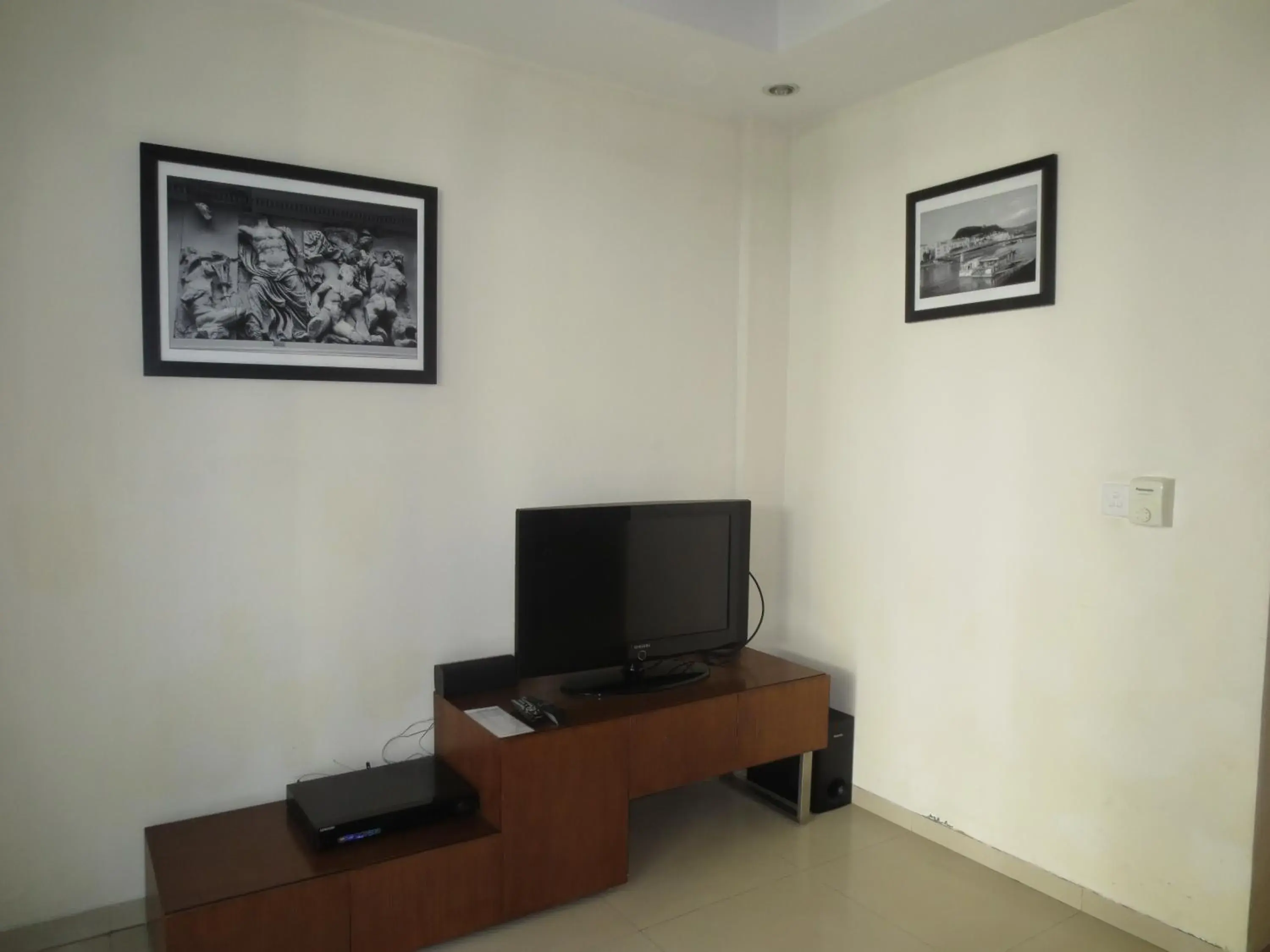 TV and multimedia, TV/Entertainment Center in Seminyak TownHouse