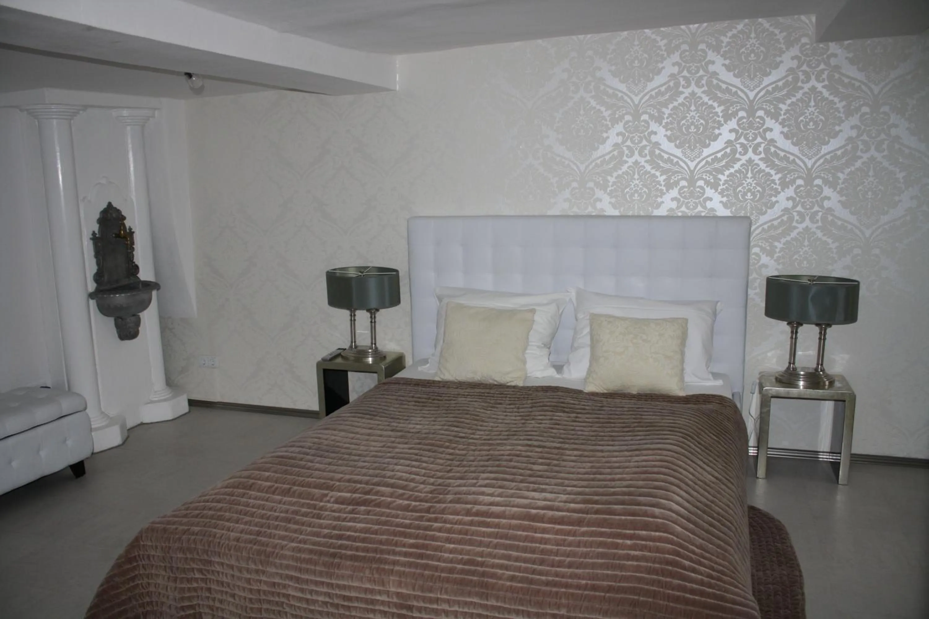 Bedroom, Bed in Elements Hotel