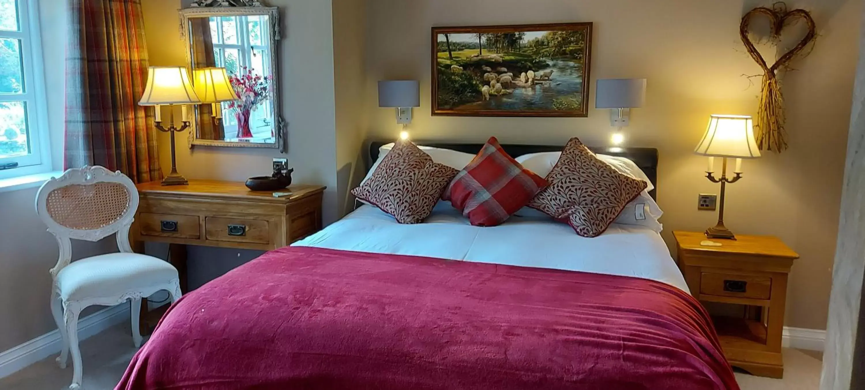 Bedroom, Bed in Glyn Isa Country House B&B and self catering Lodge