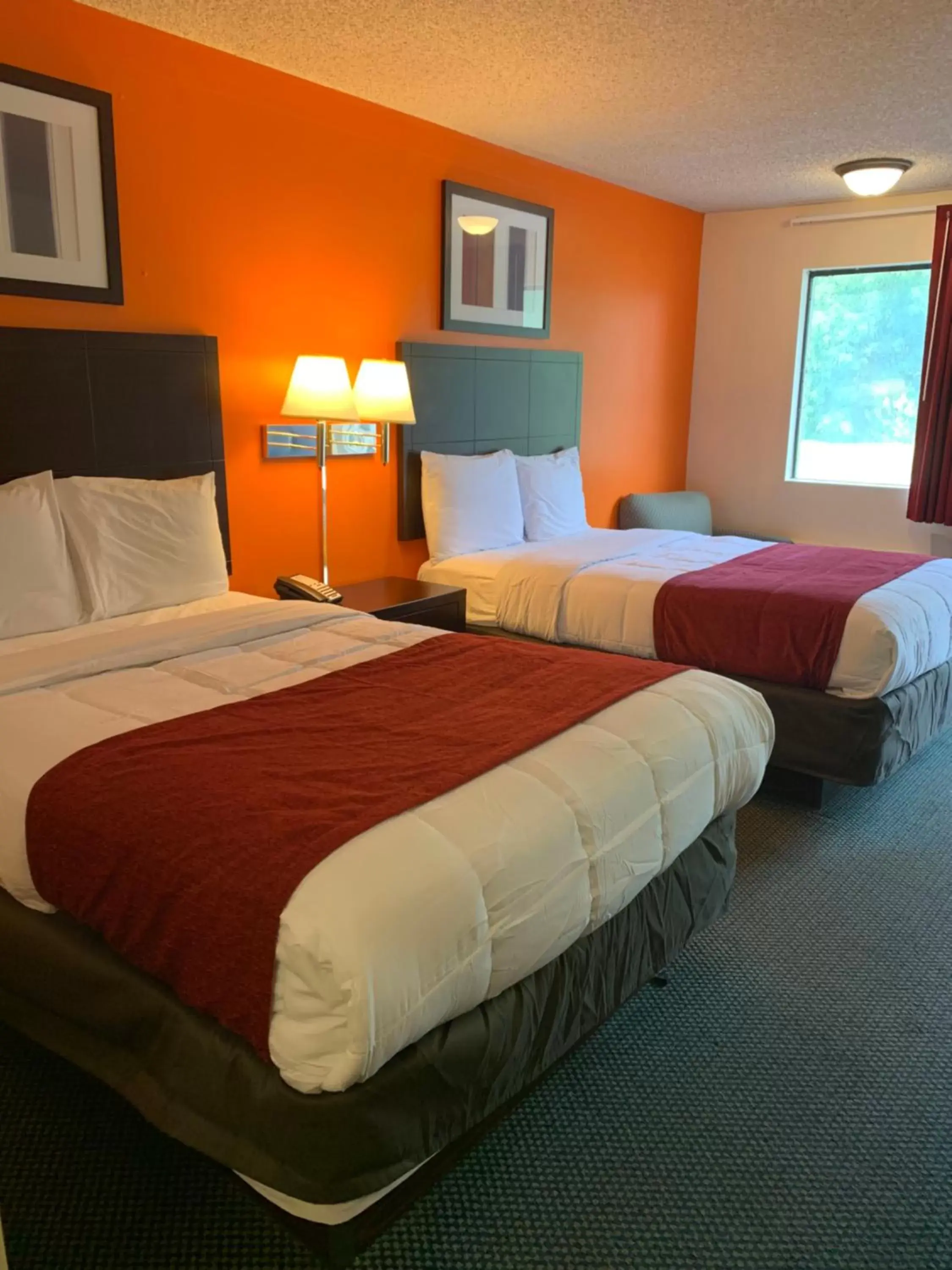 Photo of the whole room, Bed in Americas Best Value Inn - Fredericksburg North