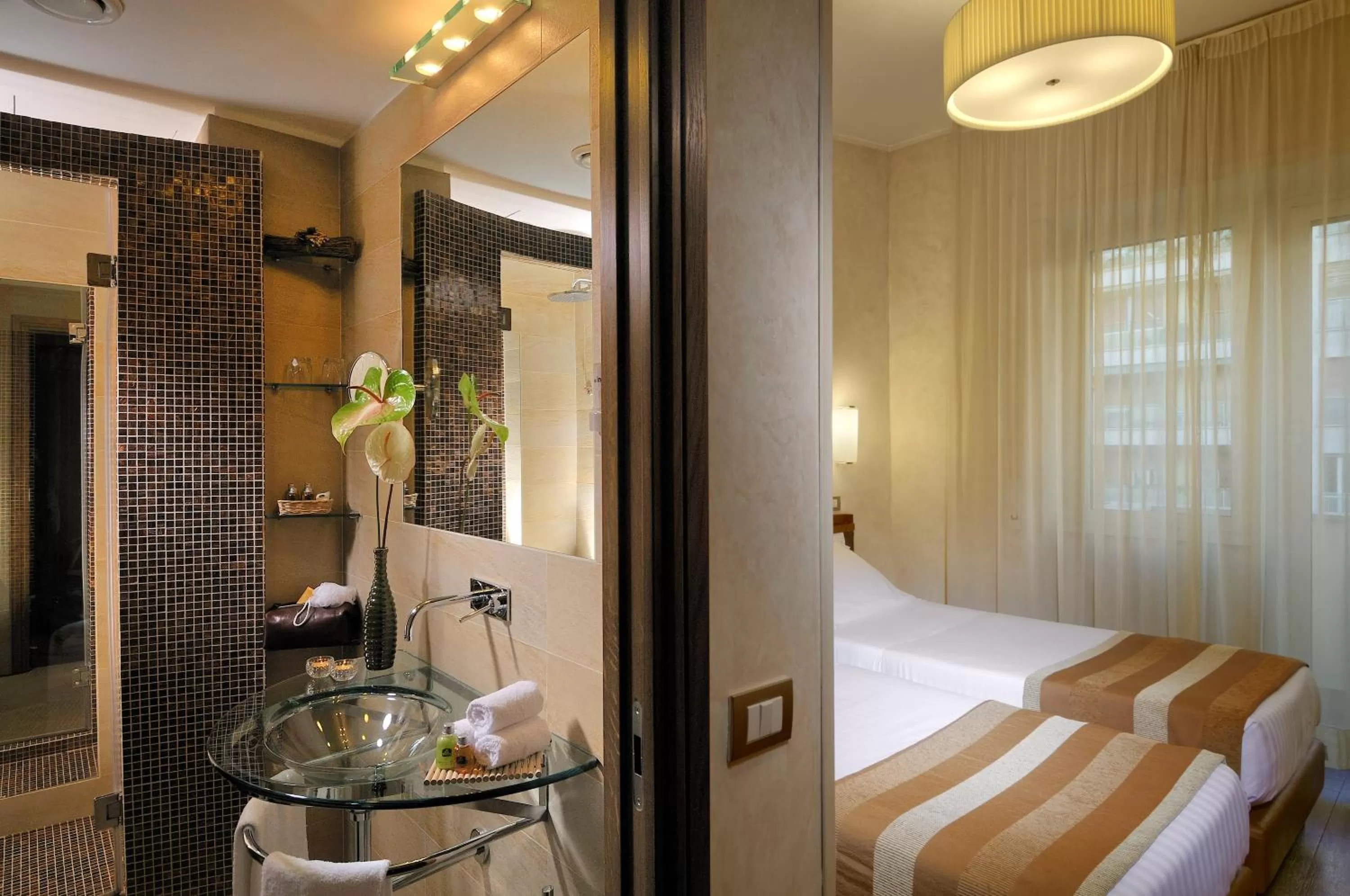 Bathroom, Bed in Best Western Hotel Piccadilly