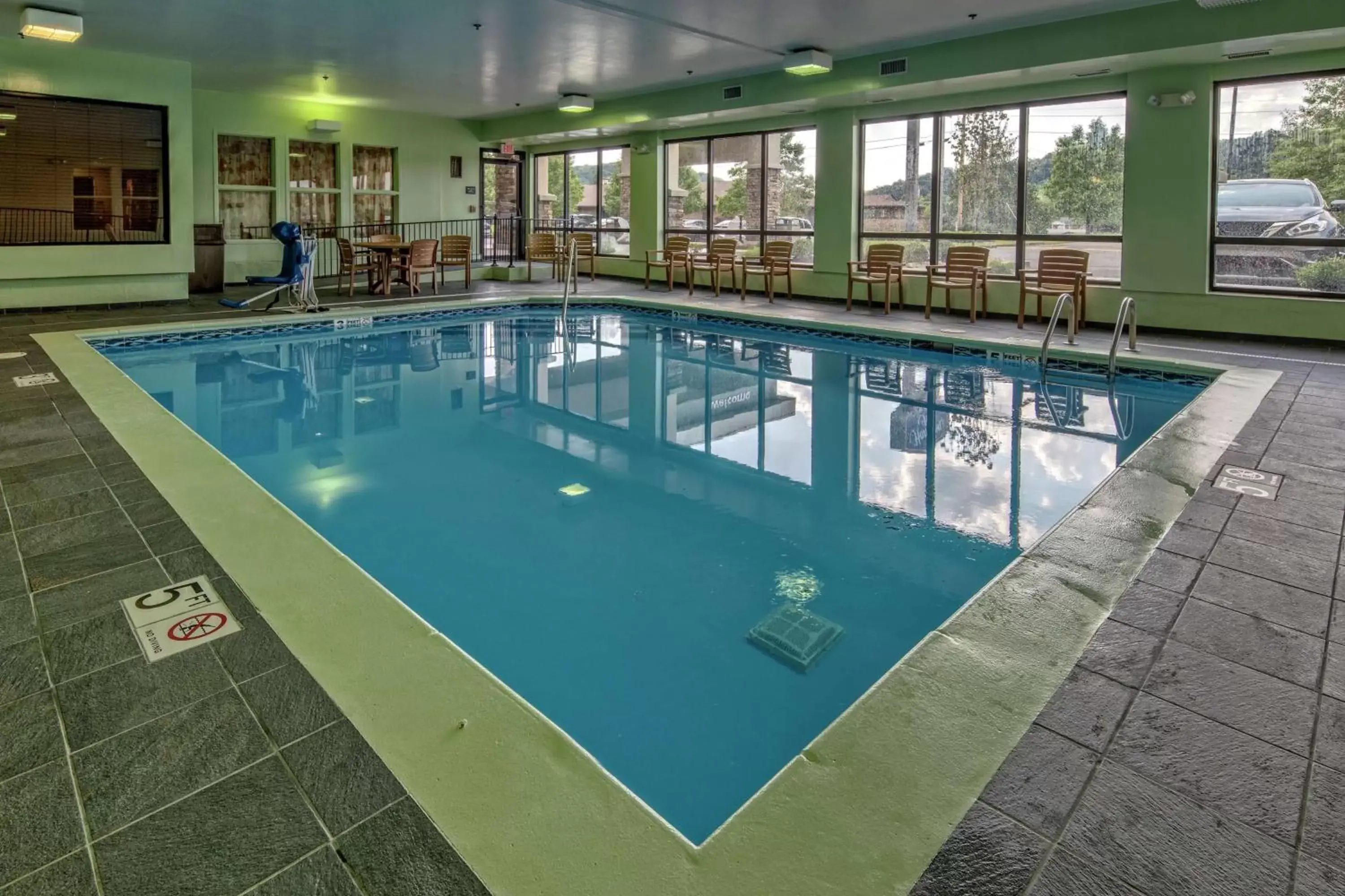 Pool view, Swimming Pool in Hampton Inn Ashland