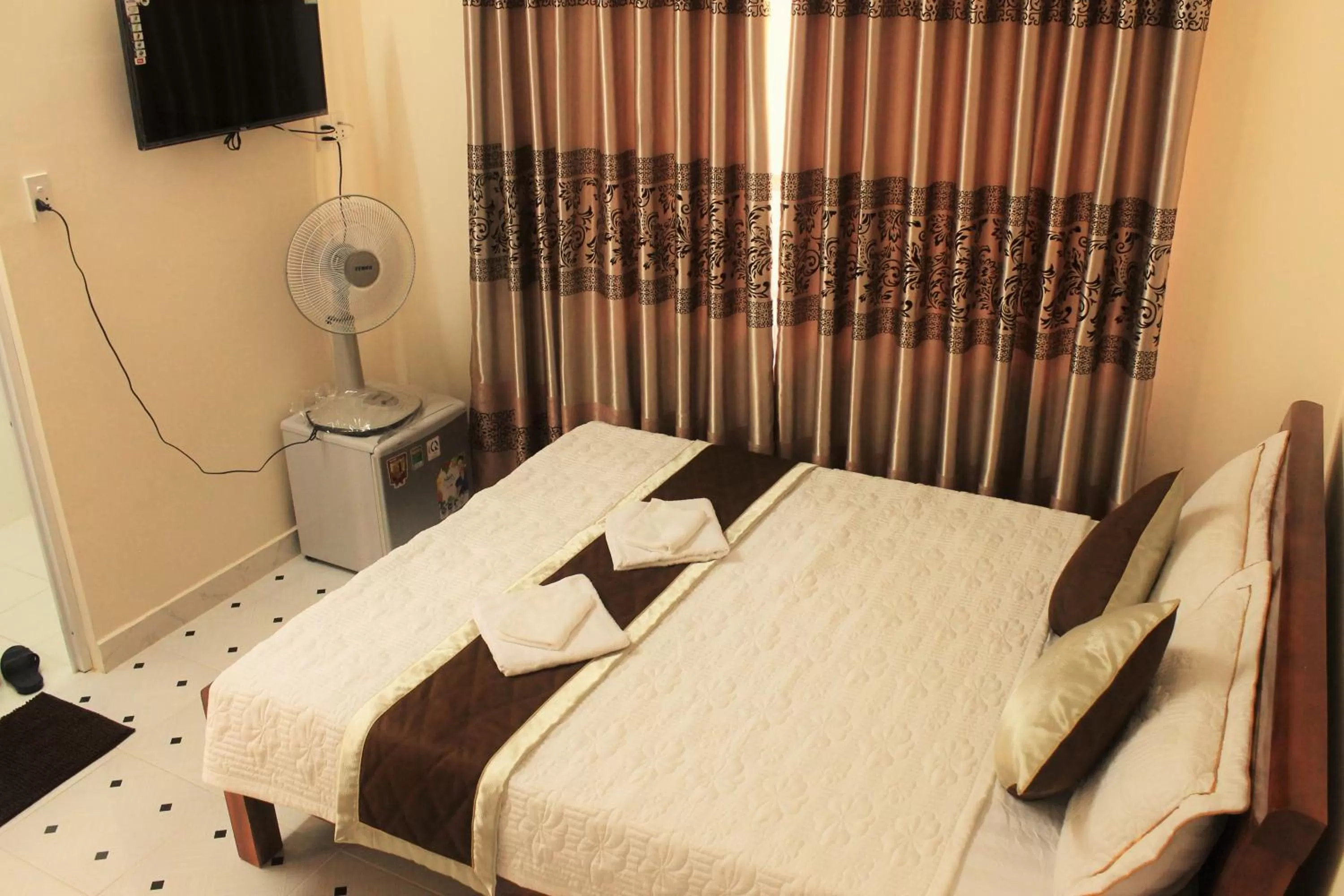 Property building, Bed in Nui Nho Motel