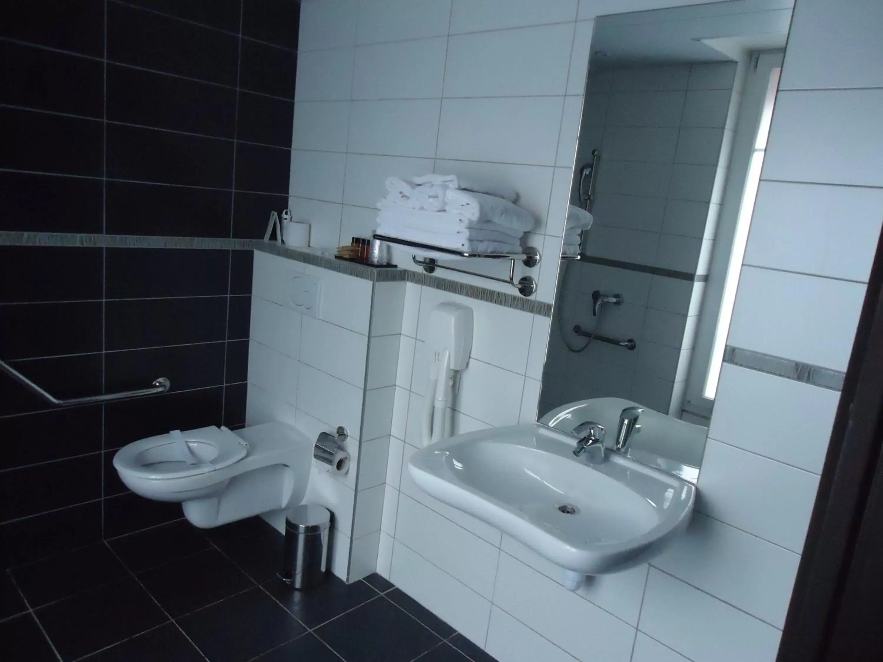 Bathroom in Source Hôtel