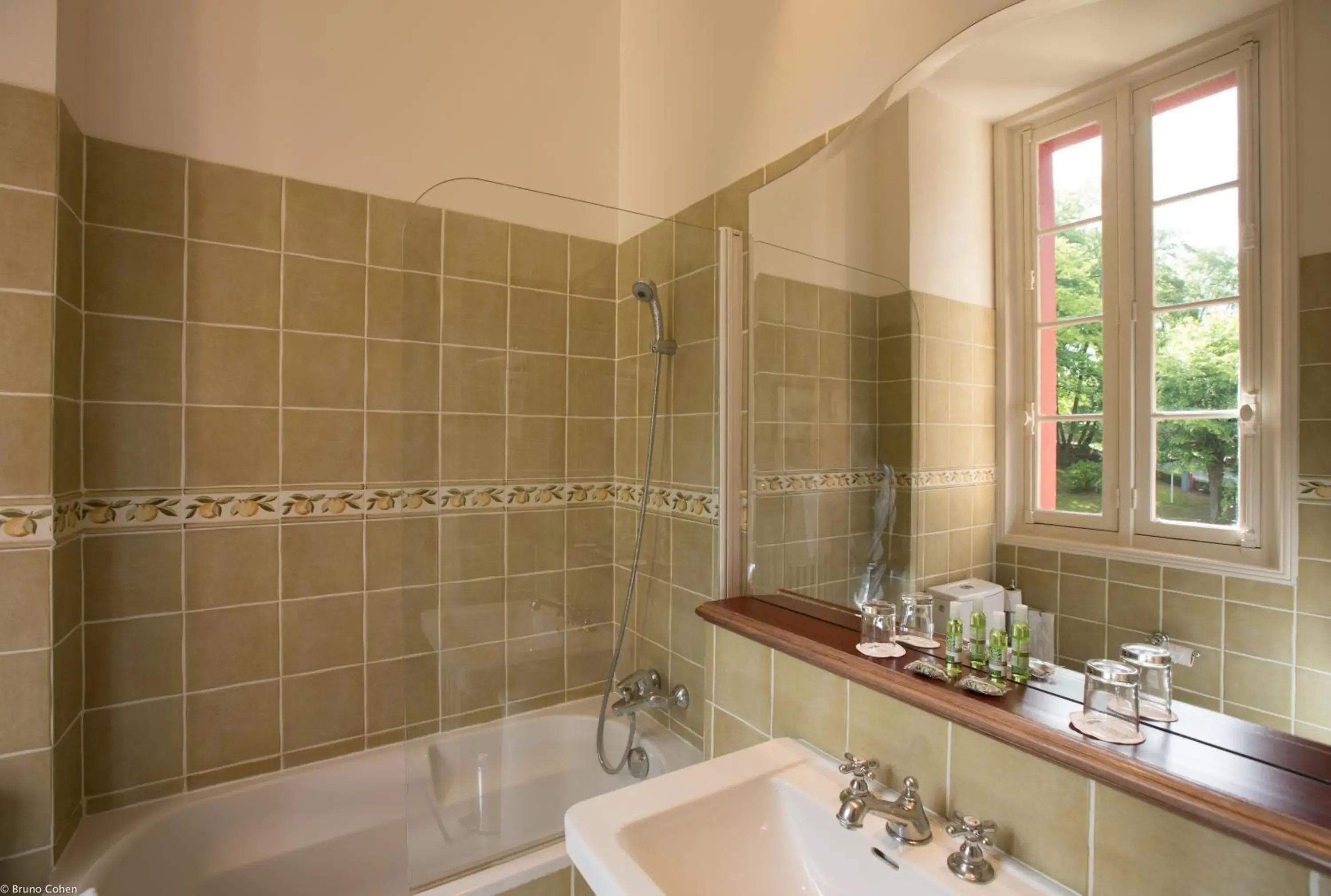 Bathroom in Le Château de la Tour