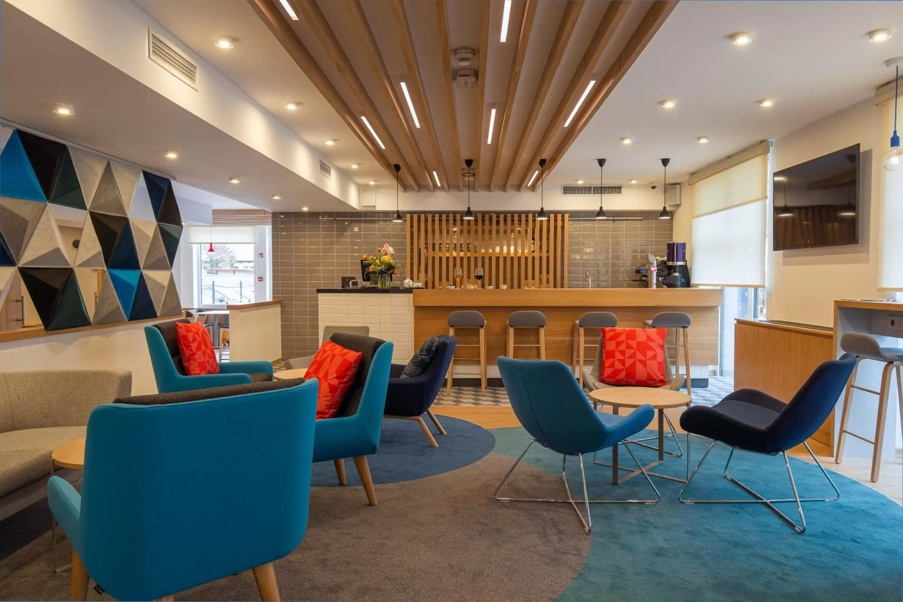 Lounge or bar, Restaurant/Places to Eat in Holiday Inn Express - Ljubljana, an IHG Hotel