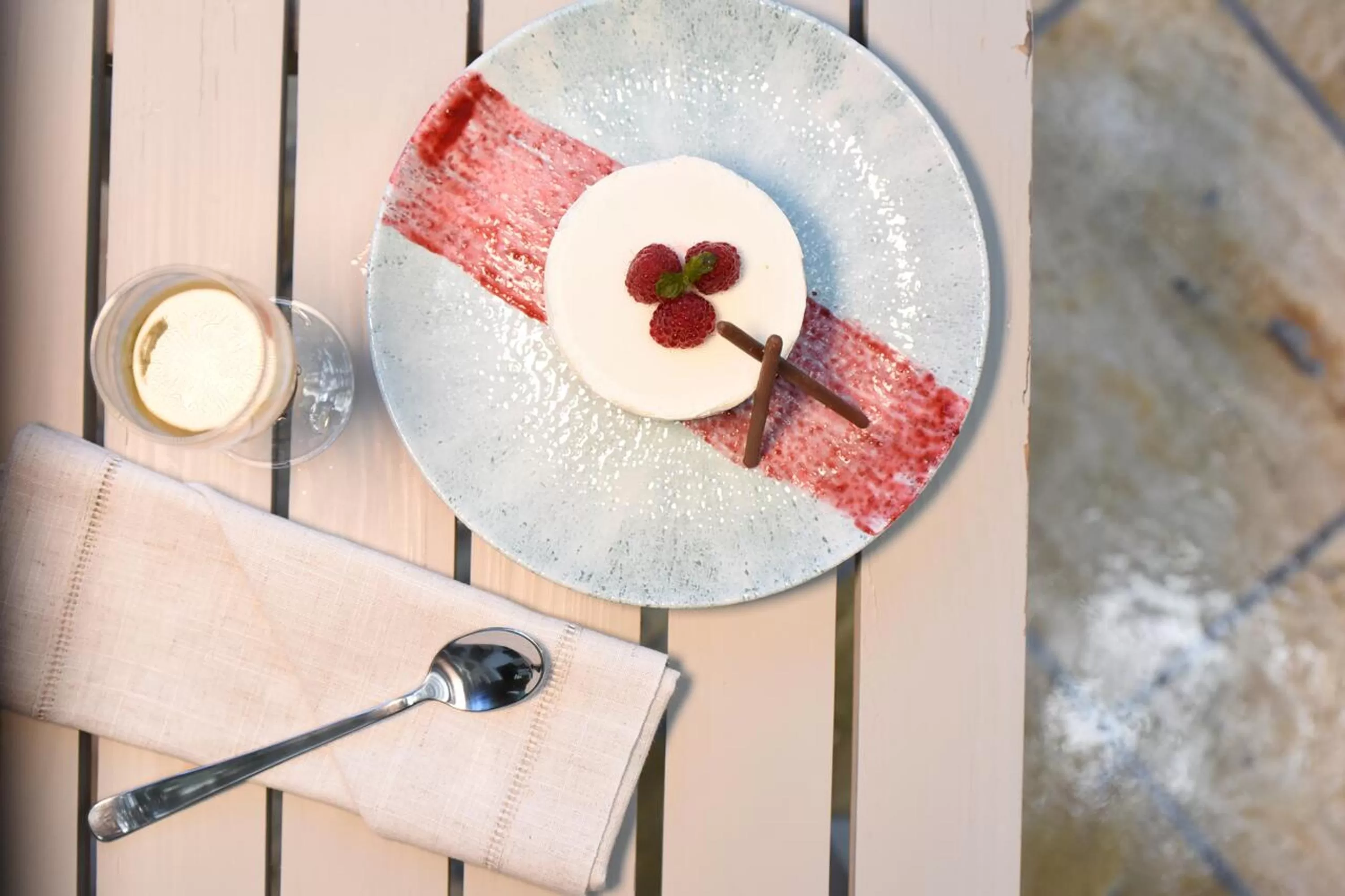 Restaurant/places to eat in Saman Boutique Hotel By Mint