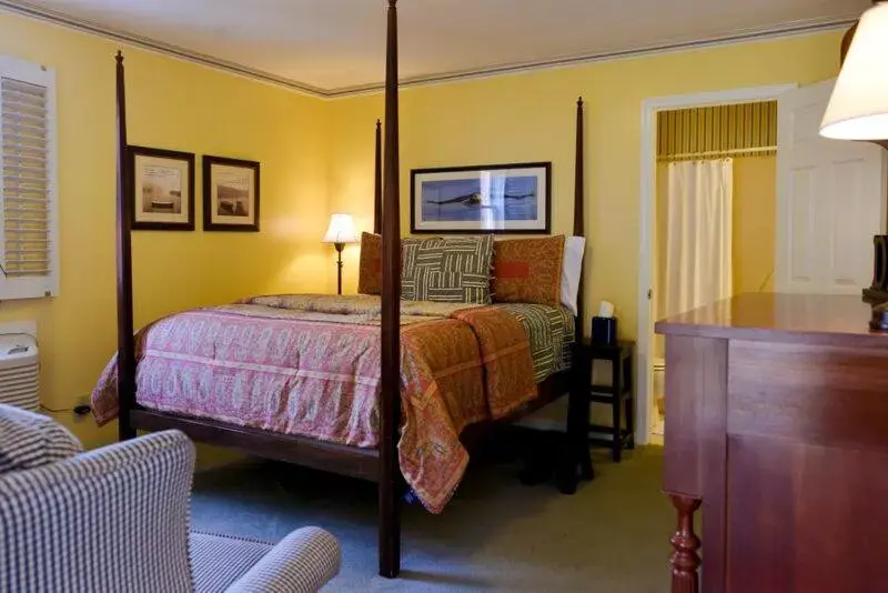 Photo of the whole room, Bed in Green Tree Inn