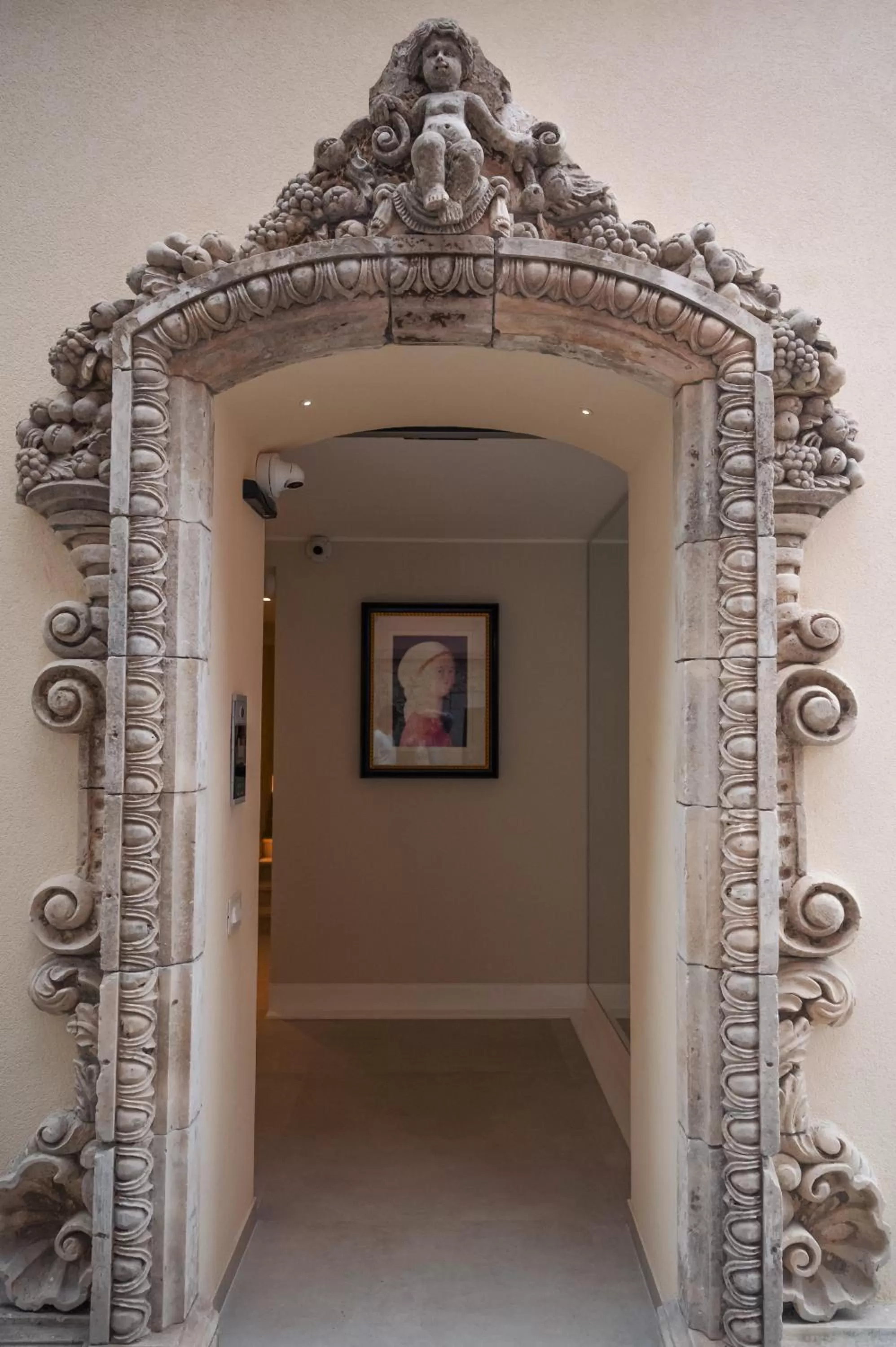 Facade/entrance in Naxi Suites