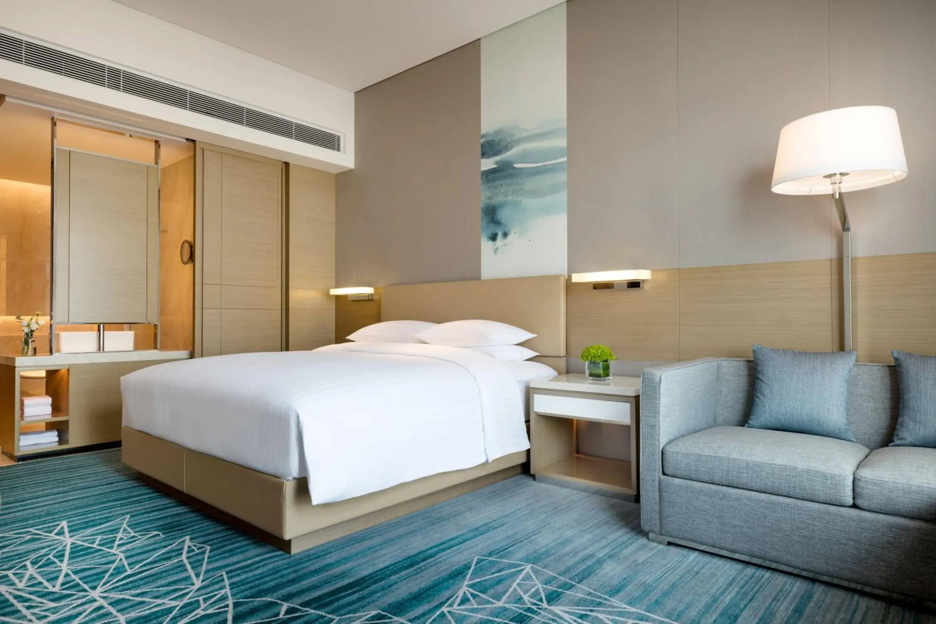 Deluxe King Room in Courtyard by Marriott Shunde Longjiang, Near Furniture Fair Deluxe King Room in Courtyard by Marriott Shunde Longjiang, Near Furniture Fair
