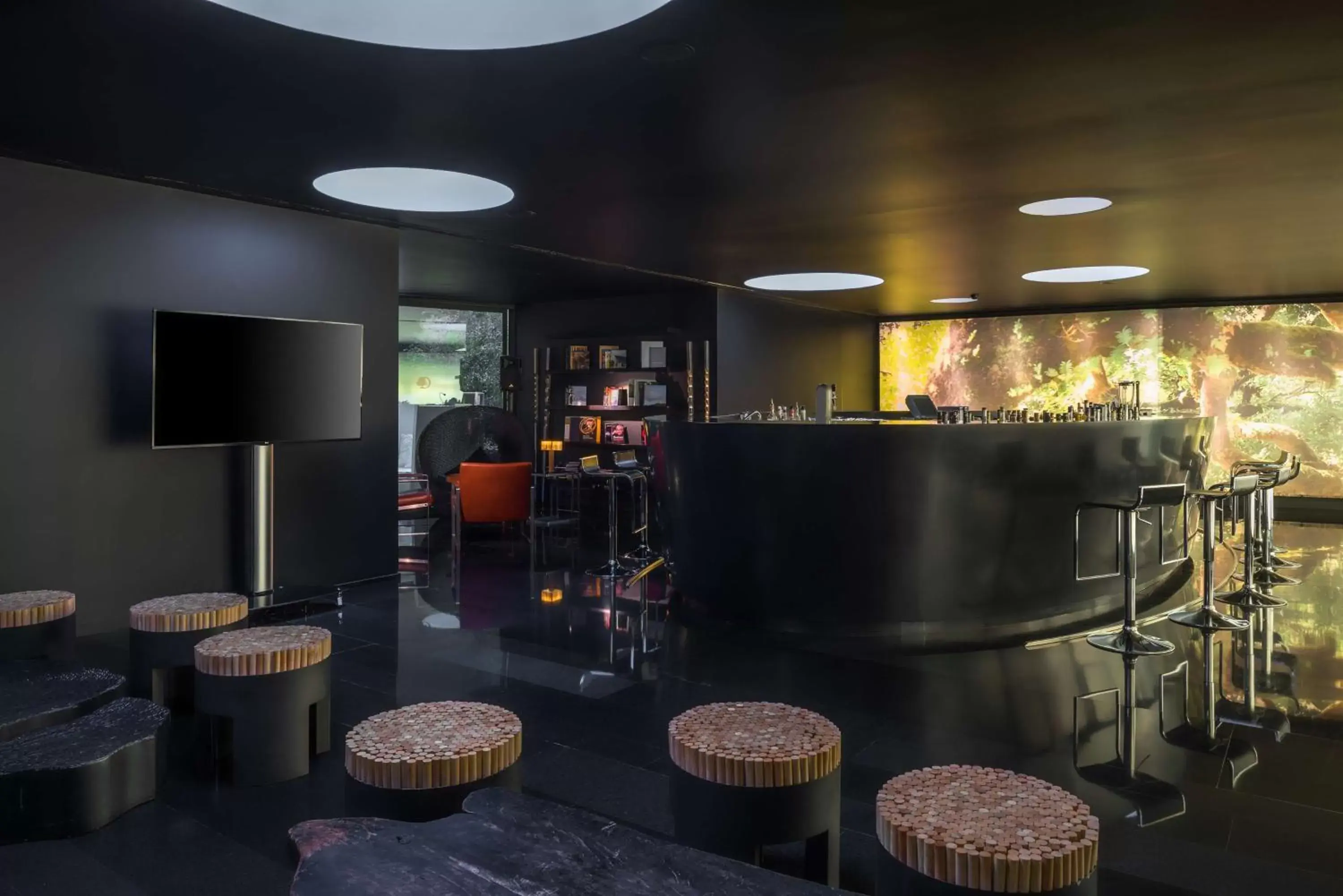 Lounge or bar in DoubleTree by Hilton Lisbon Fontana Park