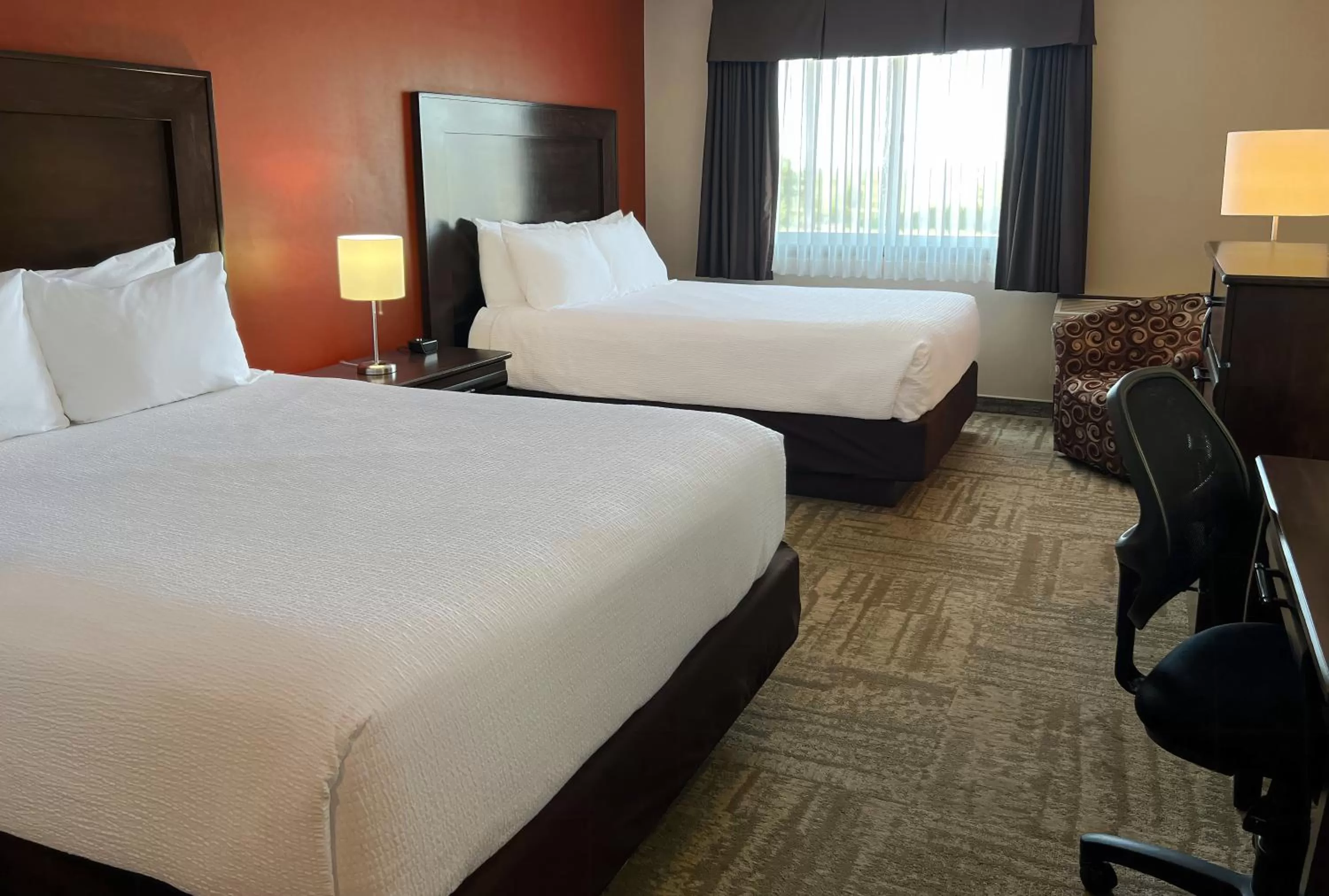 Bedroom, Bed in Coast Swift Current Hotel