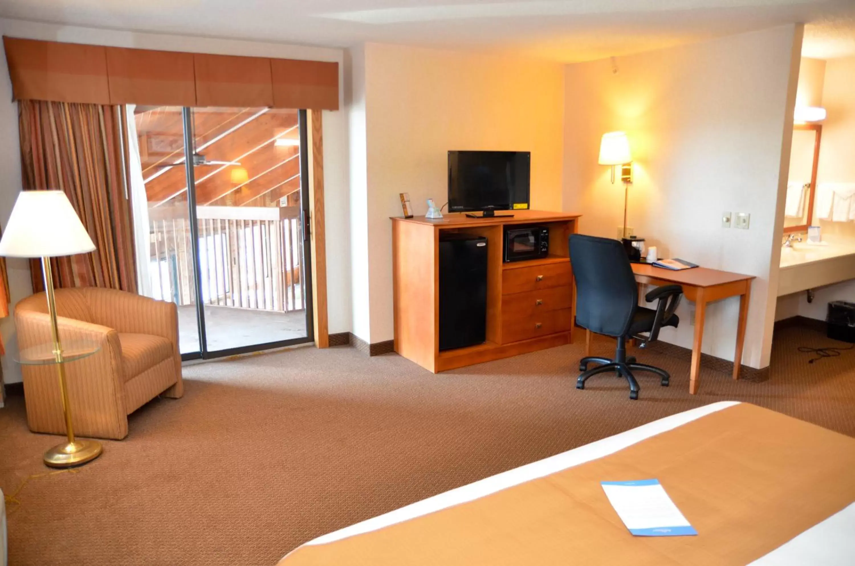 Business facilities, TV/Entertainment Center in Baymont by Wyndham Port Huron