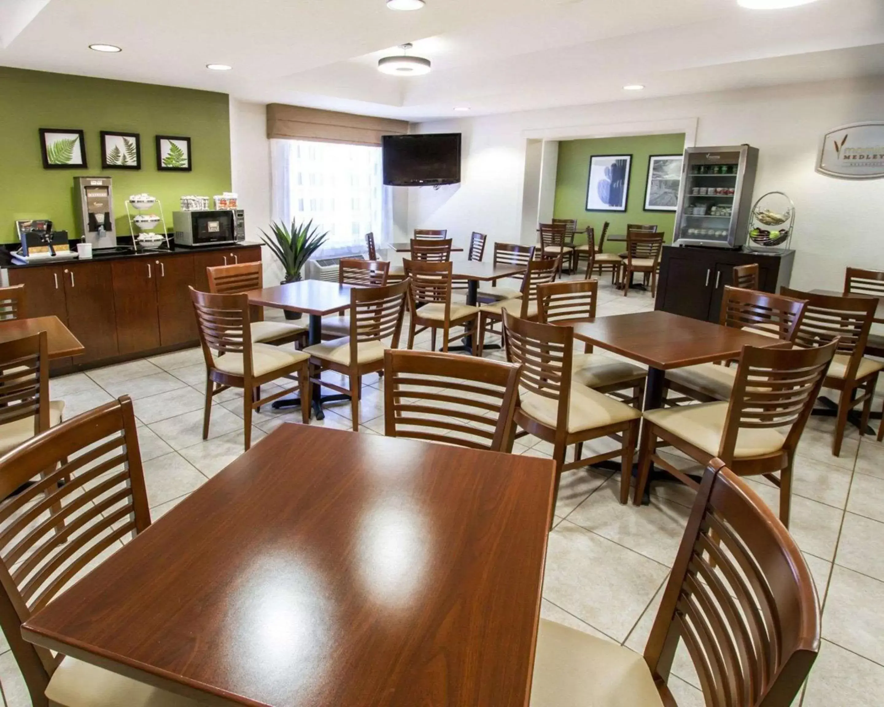 Restaurant/Places to Eat in Sleep Inn at North Scottsdale Road