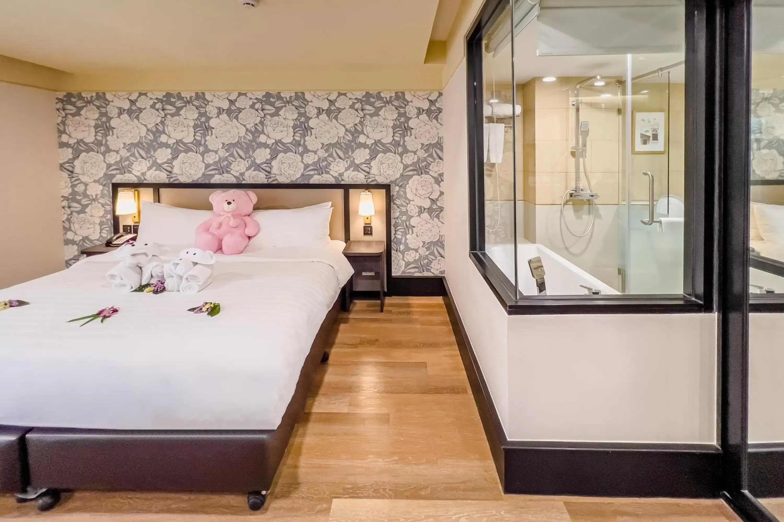 Bed in Oakwood Hotel & Residence Bangkok SHA Plus Certified