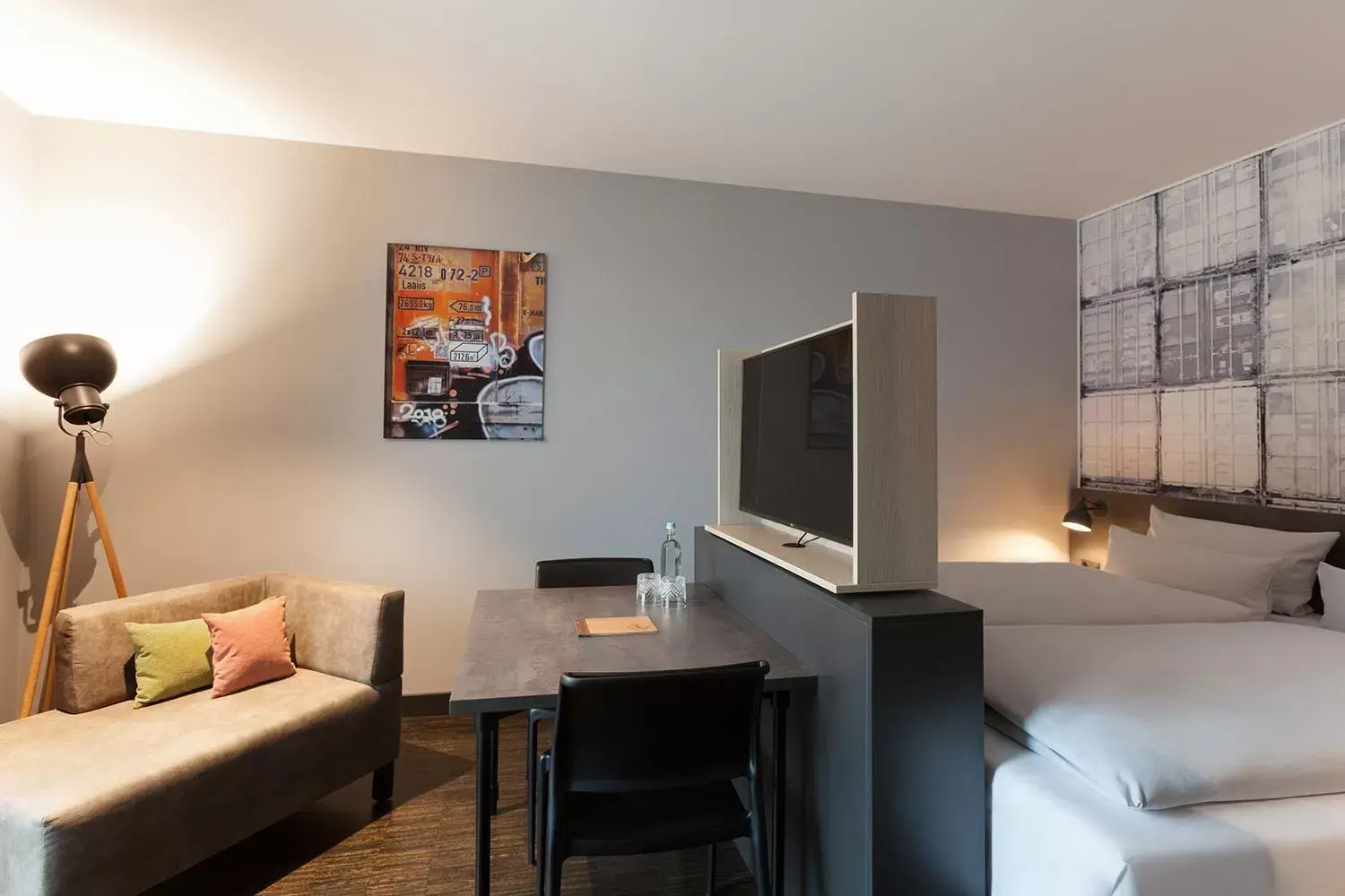 Photo of the whole room, TV/Entertainment Center in Vienna House Easy by Wyndham Bremen