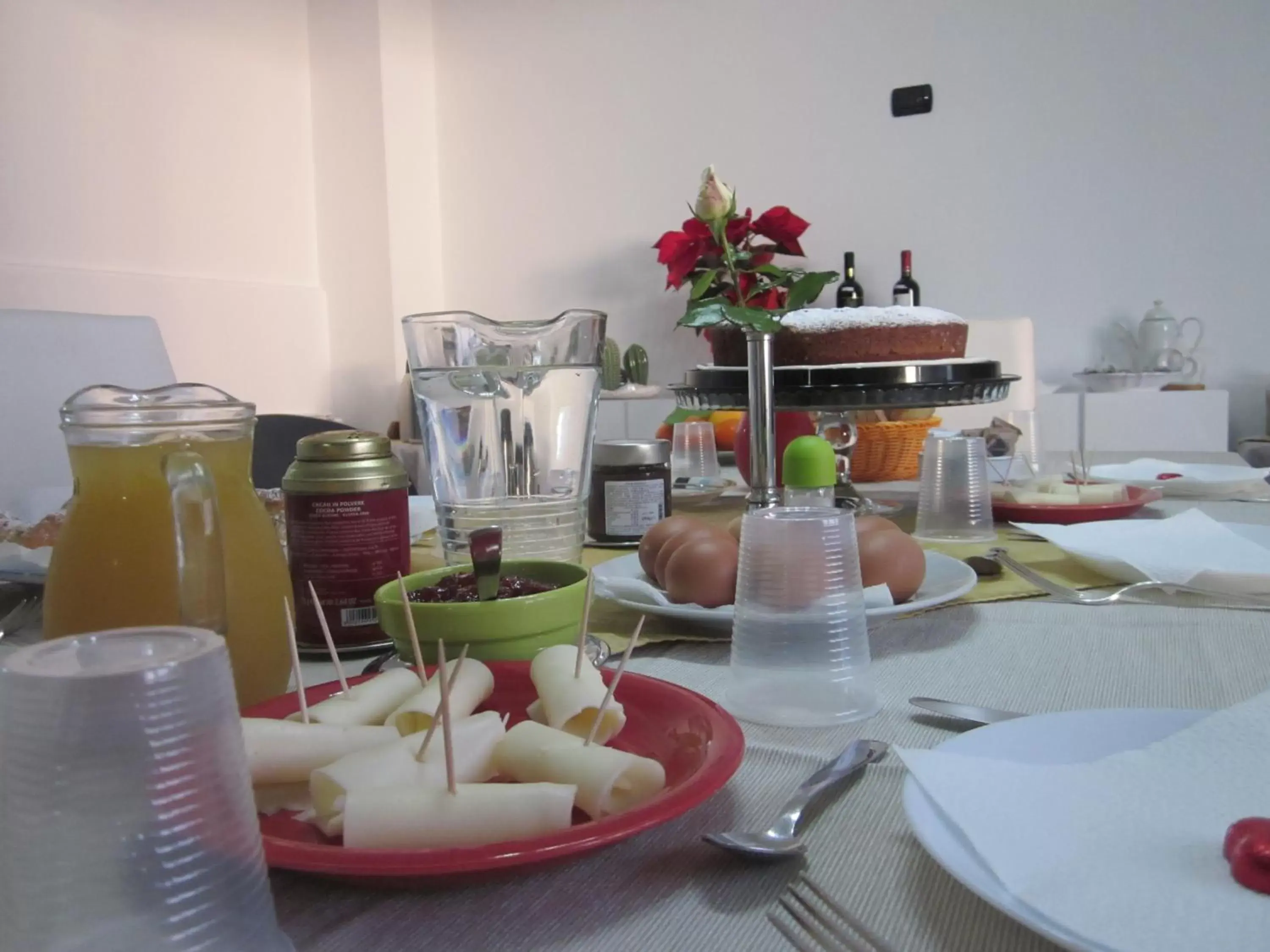 Food and drinks in B&B BOUTIQUE DI CHARME "ETNA-RELAX-NATURA"