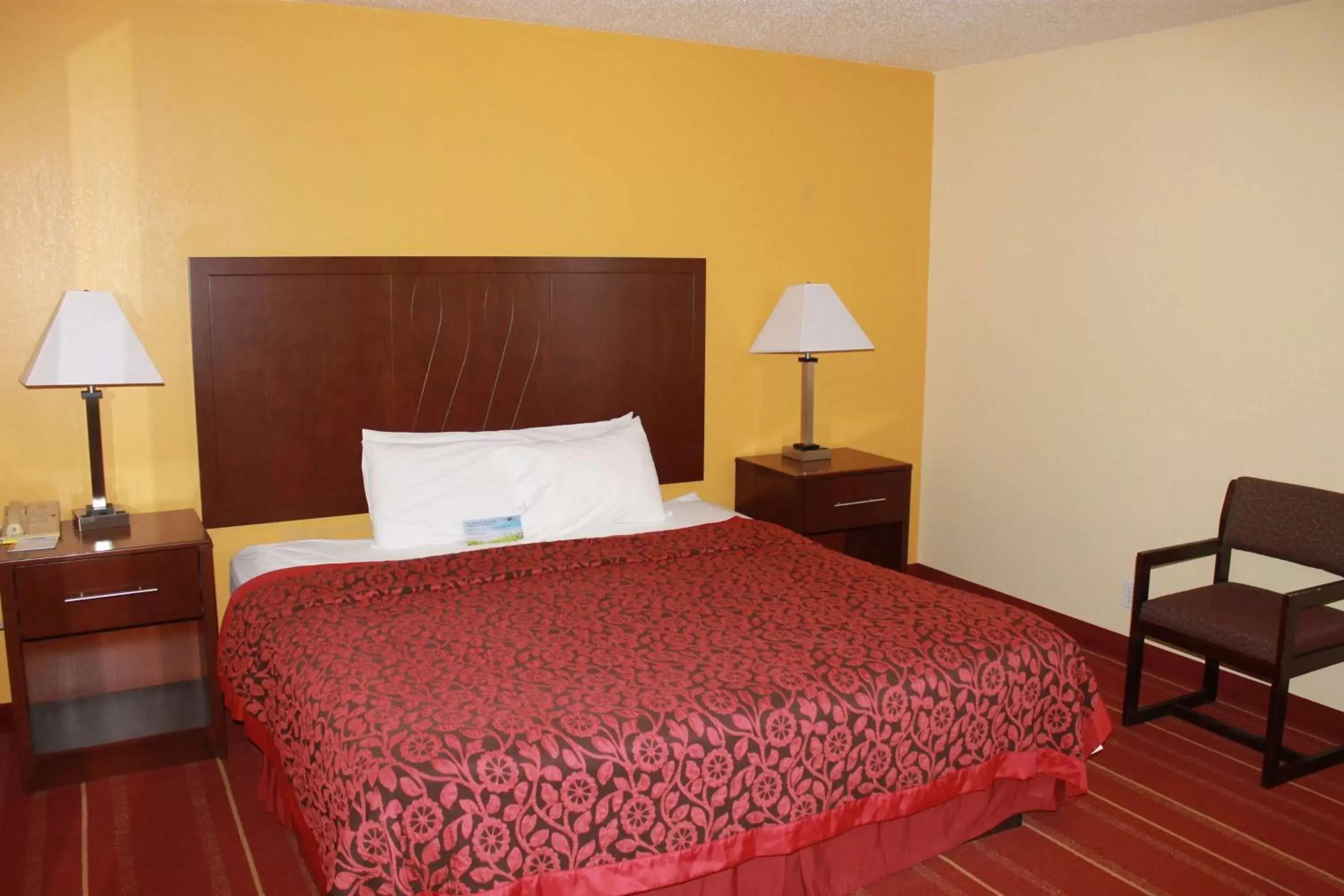 Photo of the whole room, Bed in Days Inn by Wyndham Walcott Davenport