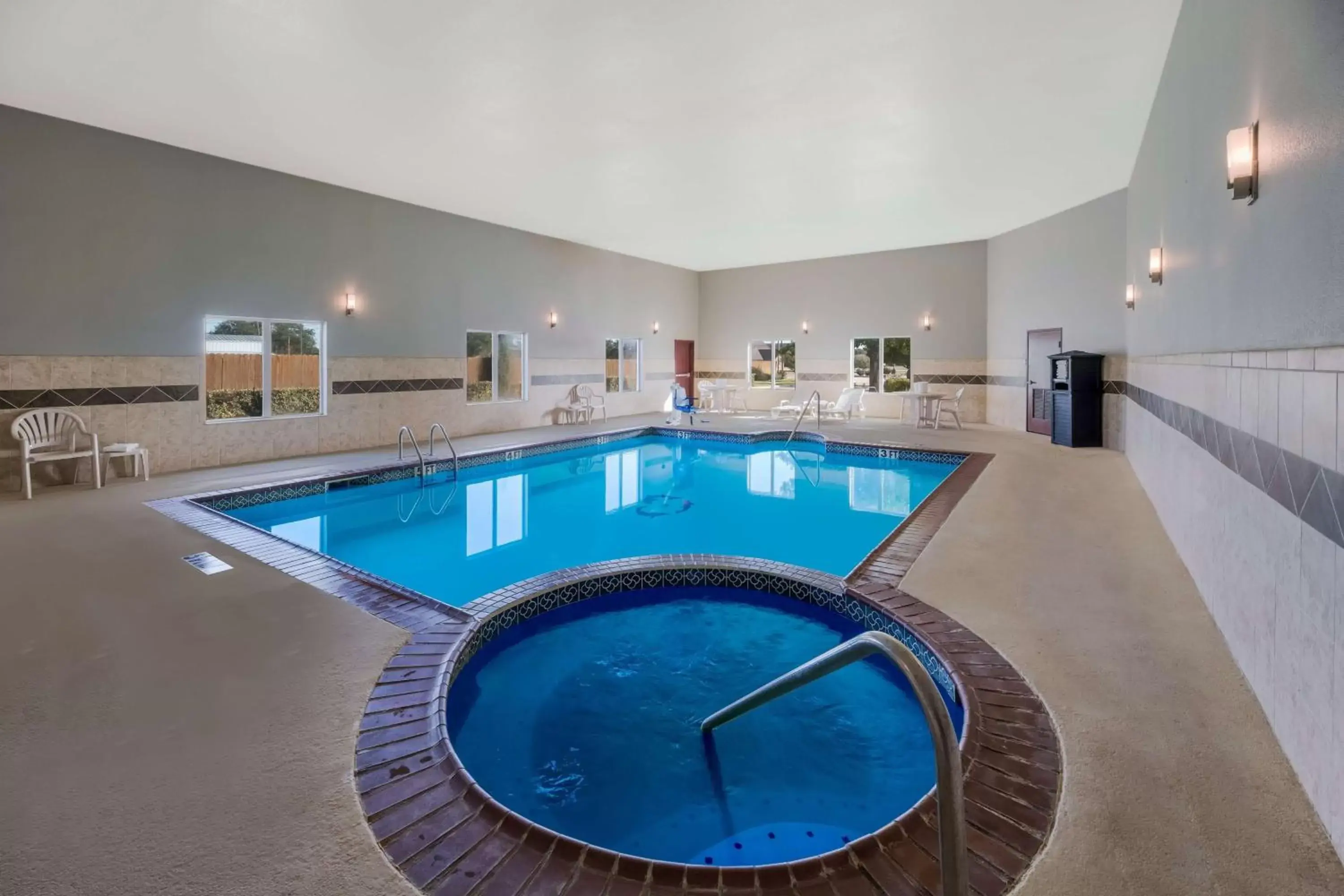 Pool view, Swimming Pool in Best Western South Plains Inn & Suites