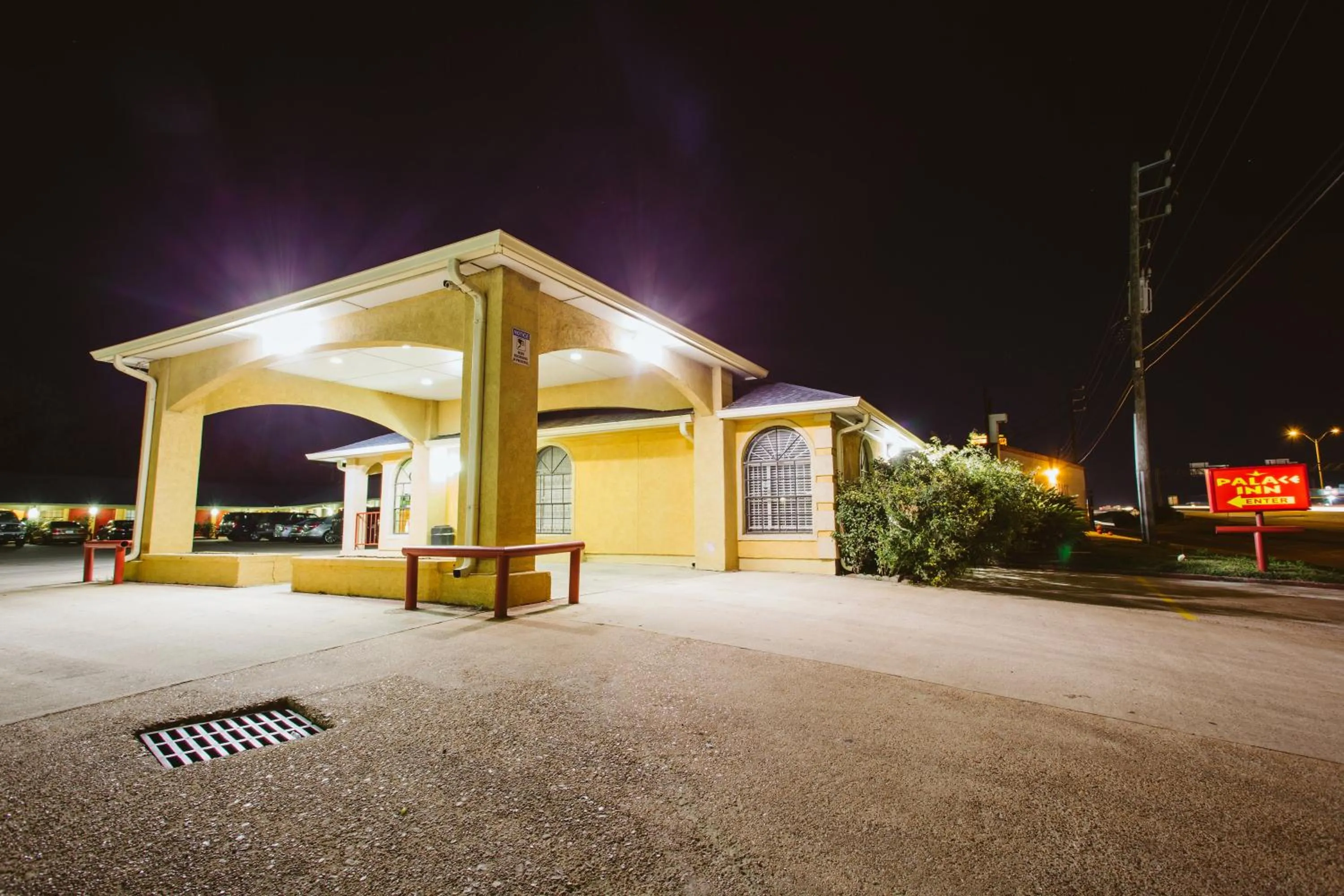 Property building in REGENCY INN - CHANNELVIEW