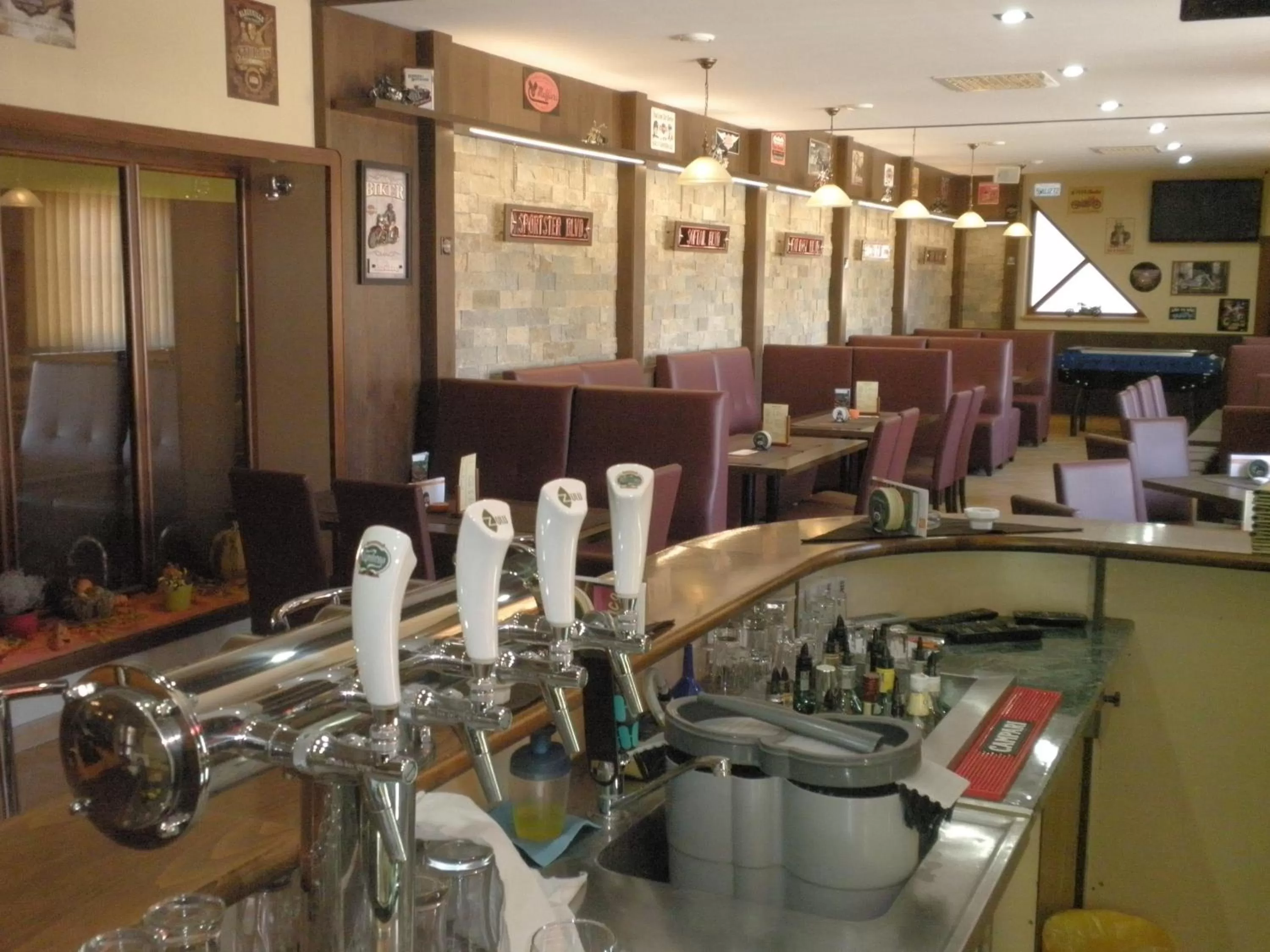 Restaurant/places to eat in Hotel Le Café