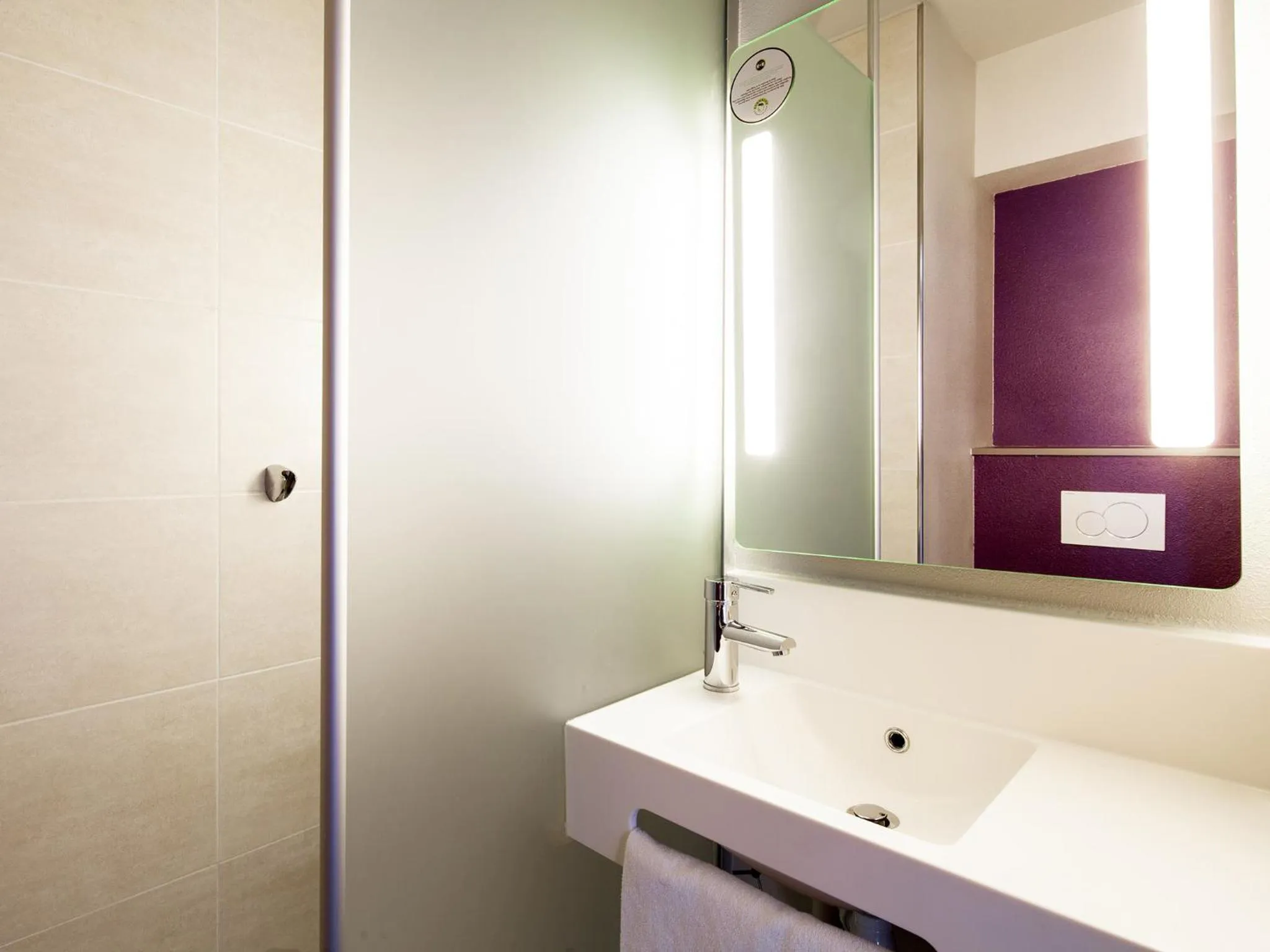 Bathroom in B&B HOTEL Paris Romainville Noisy-le-Sec