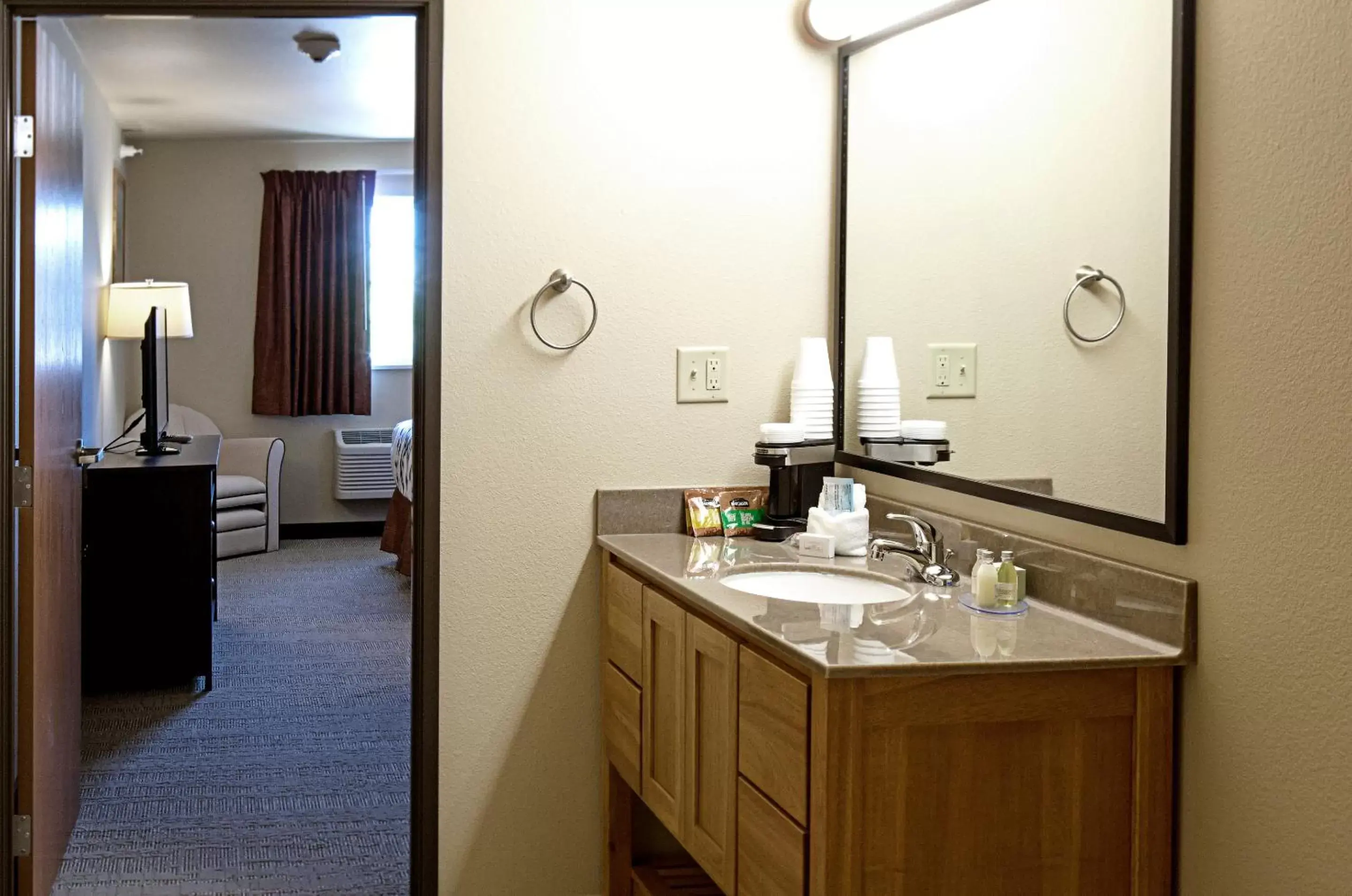 Bathroom in Newcastle Lodge & Convention Center