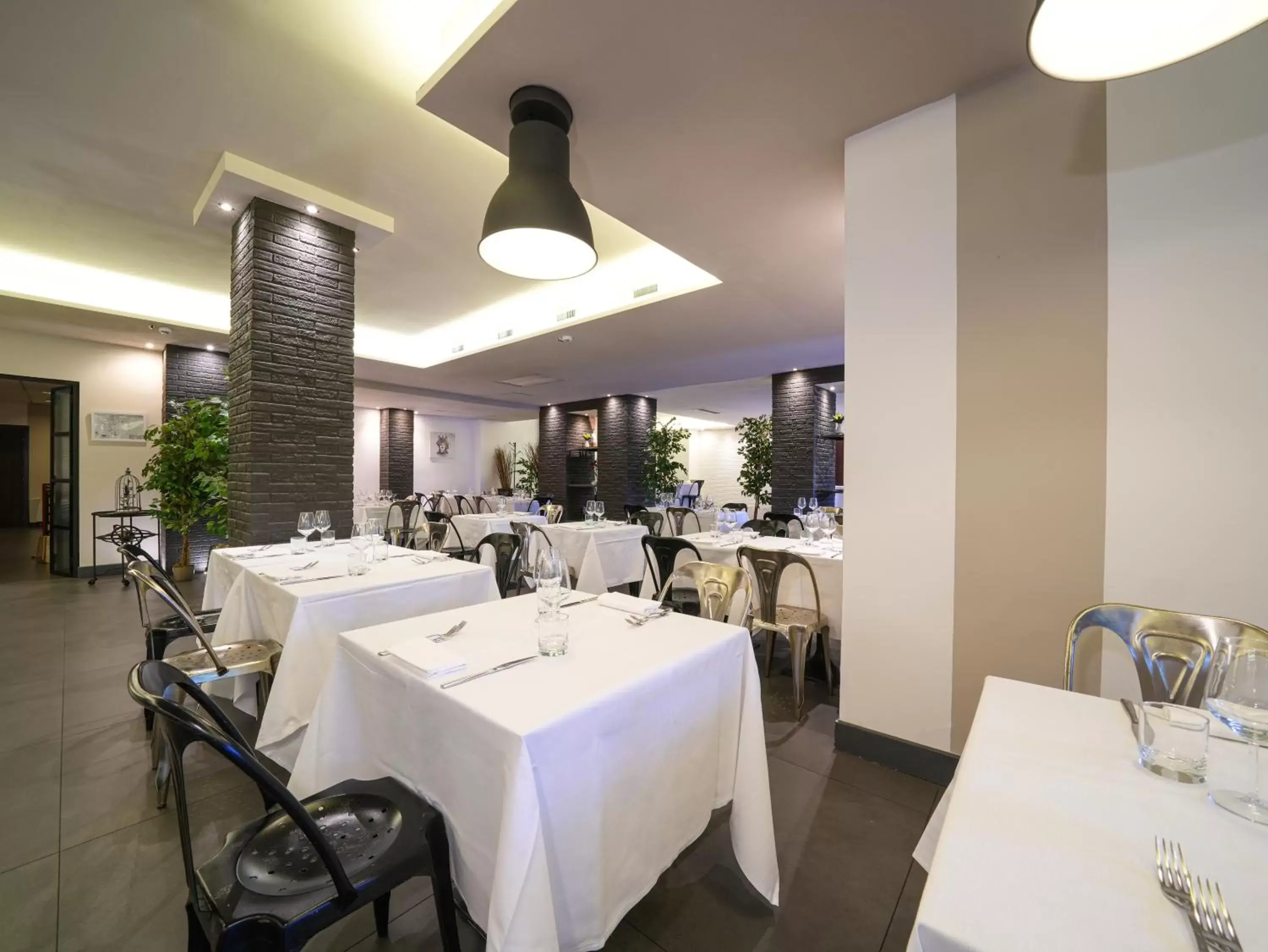 Restaurant/Places to Eat in Hotel La Meridiana